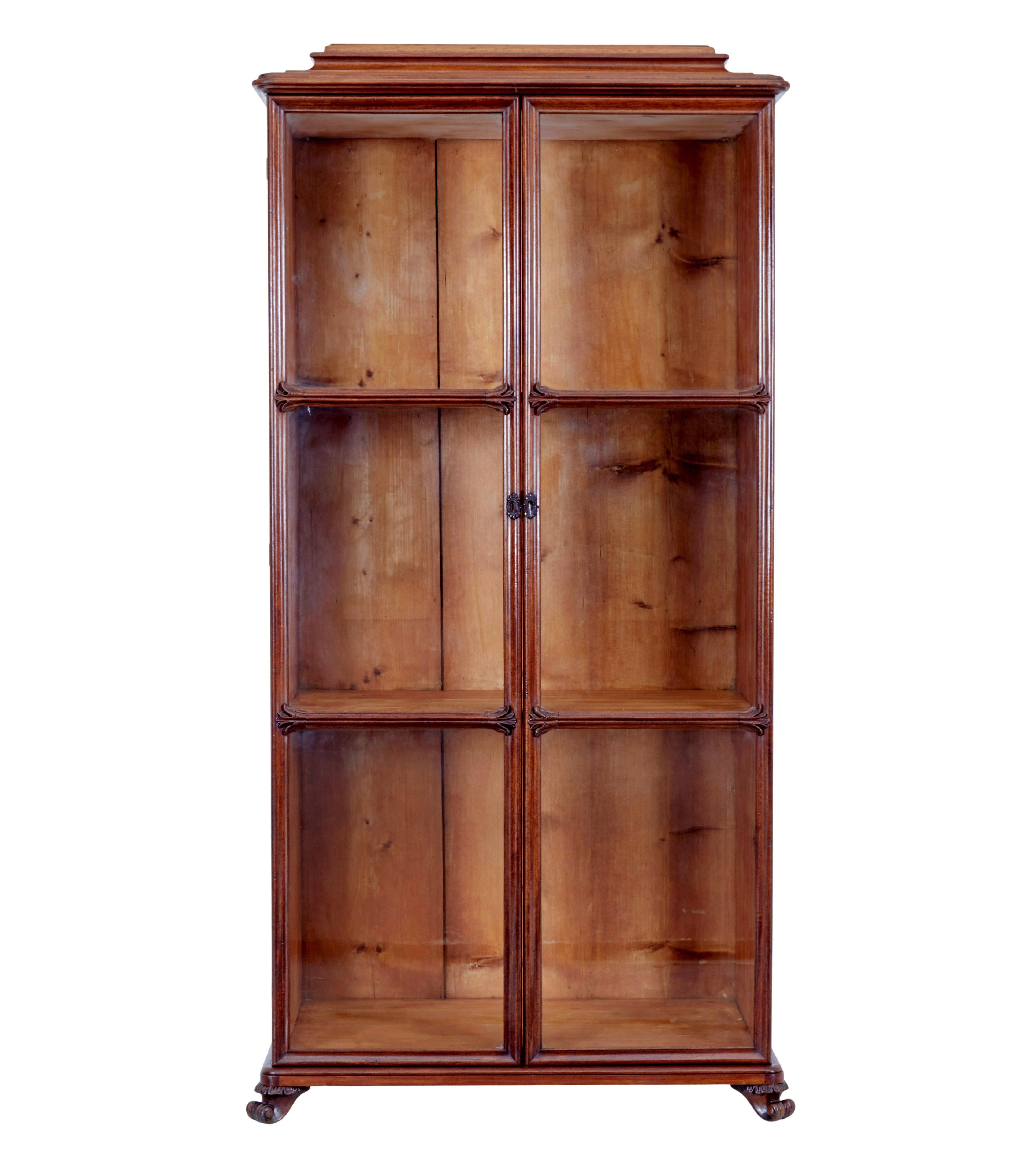 Danish mid 19th century mahogany glazed display cabinet circa 1860.

Good quality danish piece of furniture with strong earlier 19th century english and french influences.

Caddy top, which sits above the double glazed doors, each with 3 panels