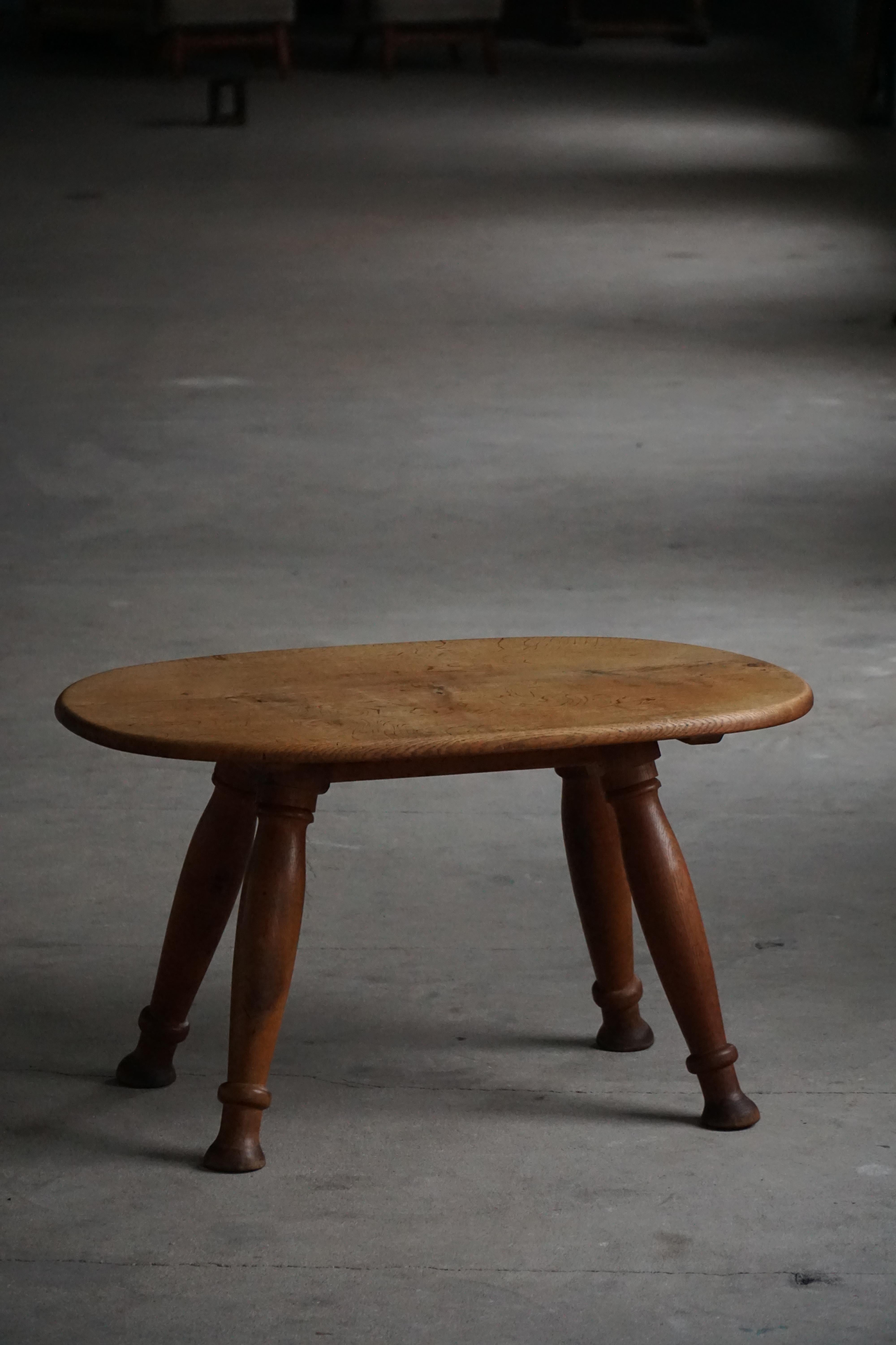 Danish Mid-20th Century, Coffee Table / Side Table in Oak, Otto Færge, 1940s en vente 4