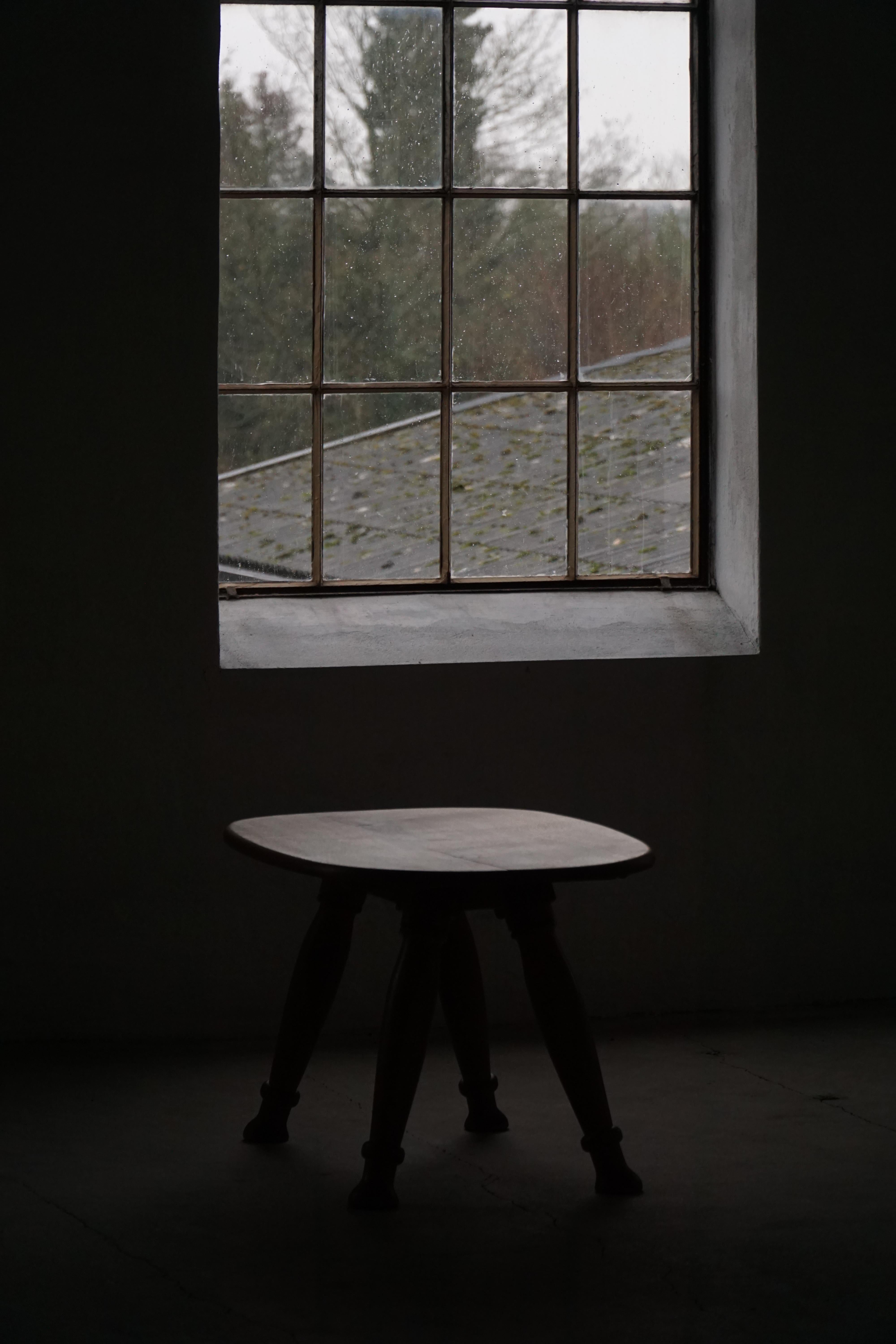 Danish Mid-20th Century, Coffee Table / Side Table in Oak, Otto Færge, 1940s en vente 5