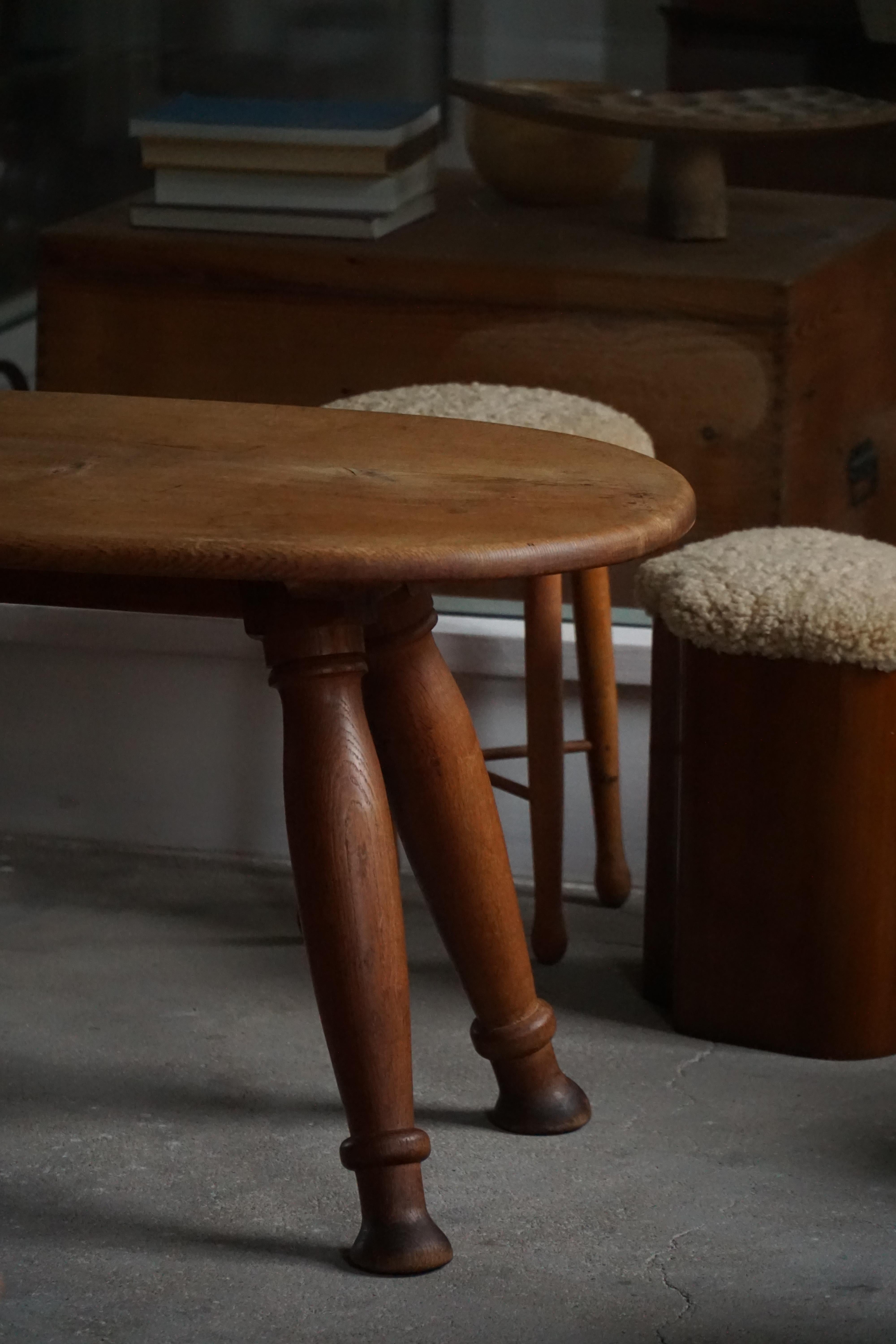 Danish Mid-20th Century, Coffee Table / Side Table in Oak, Otto Færge, 1940s en vente 7