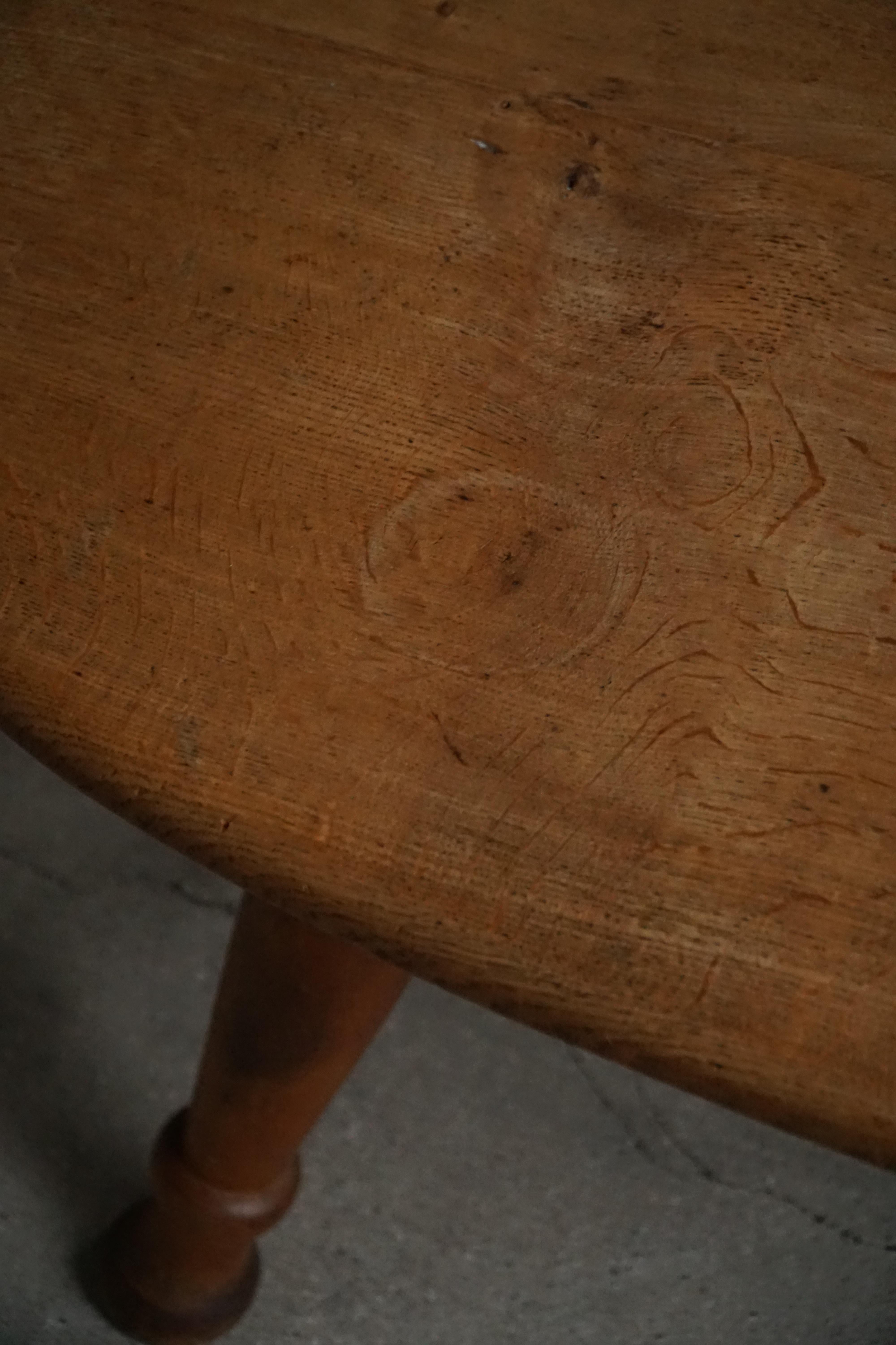 Danish Mid-20th Century, Coffee Table / Side Table in Oak, Otto Færge, 1940s en vente 9