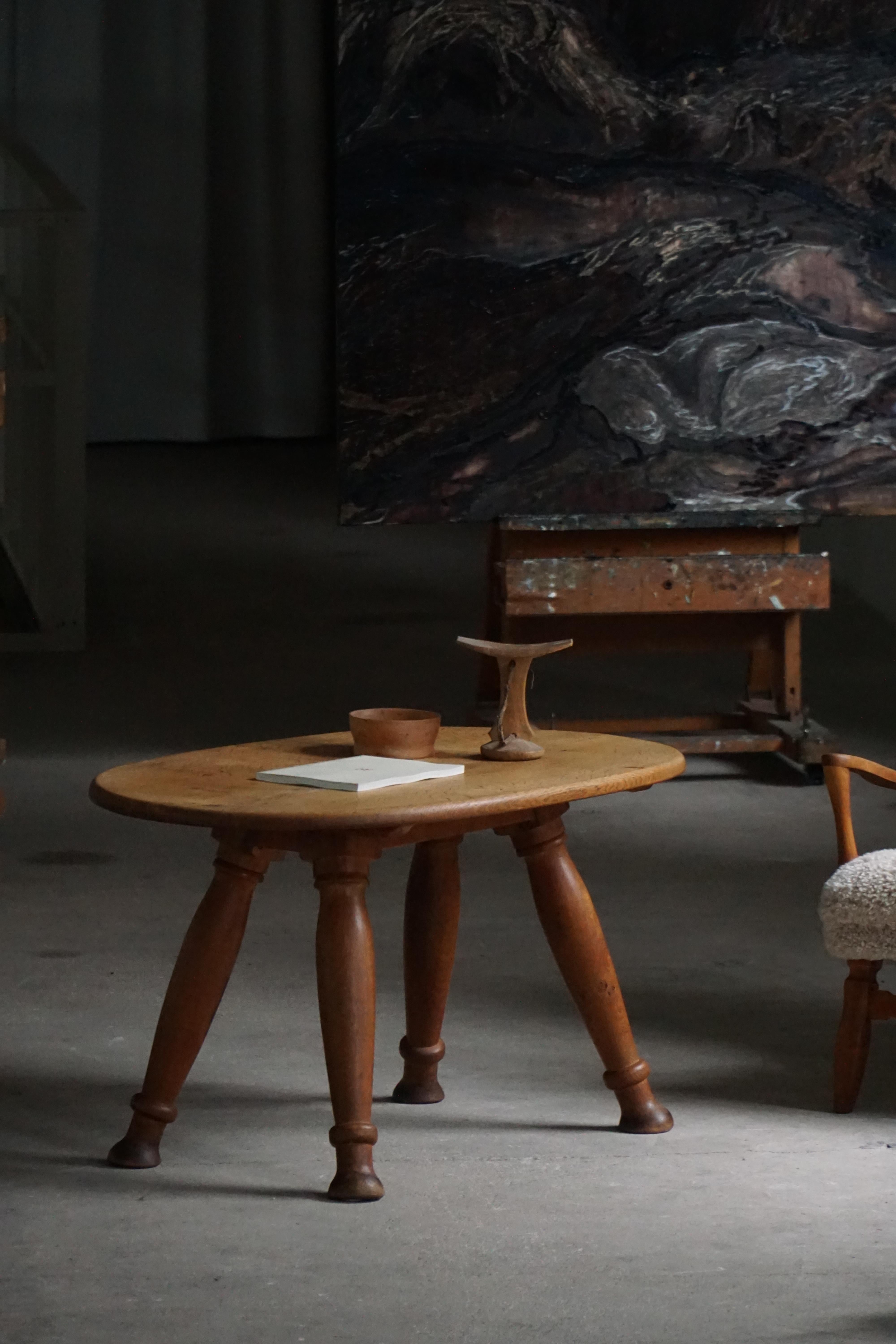 Danish Mid-20th Century, Coffee Table / Side Table in Oak, Otto Færge, 1940s en vente 13