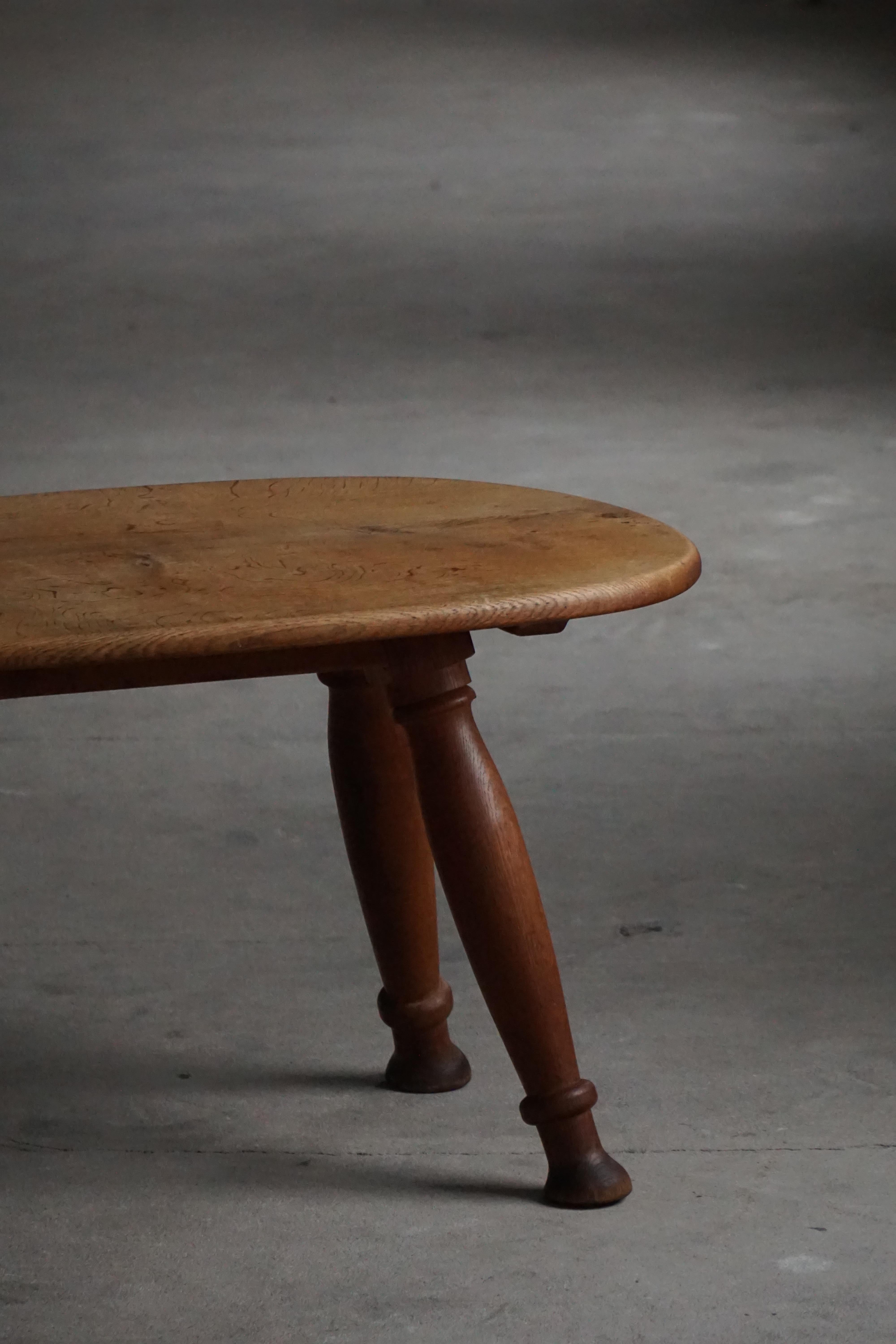 Danois Danish Mid-20th Century, Coffee Table / Side Table in Oak, Otto Færge, 1940s en vente