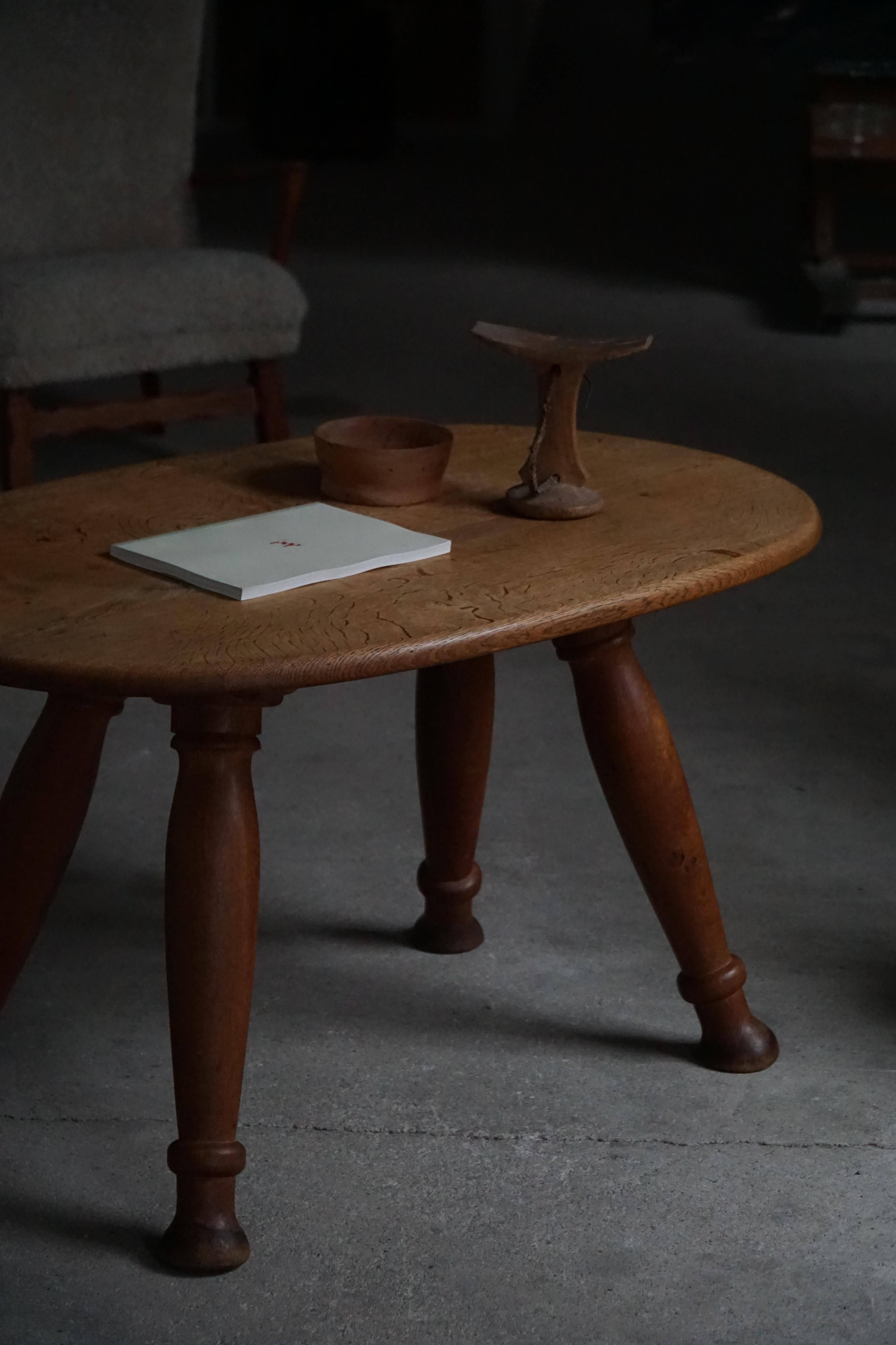 Danish Mid-20th Century, Coffee Table / Side Table in Oak, Otto Færge, 1940s Bon état - En vente à Odense, DK