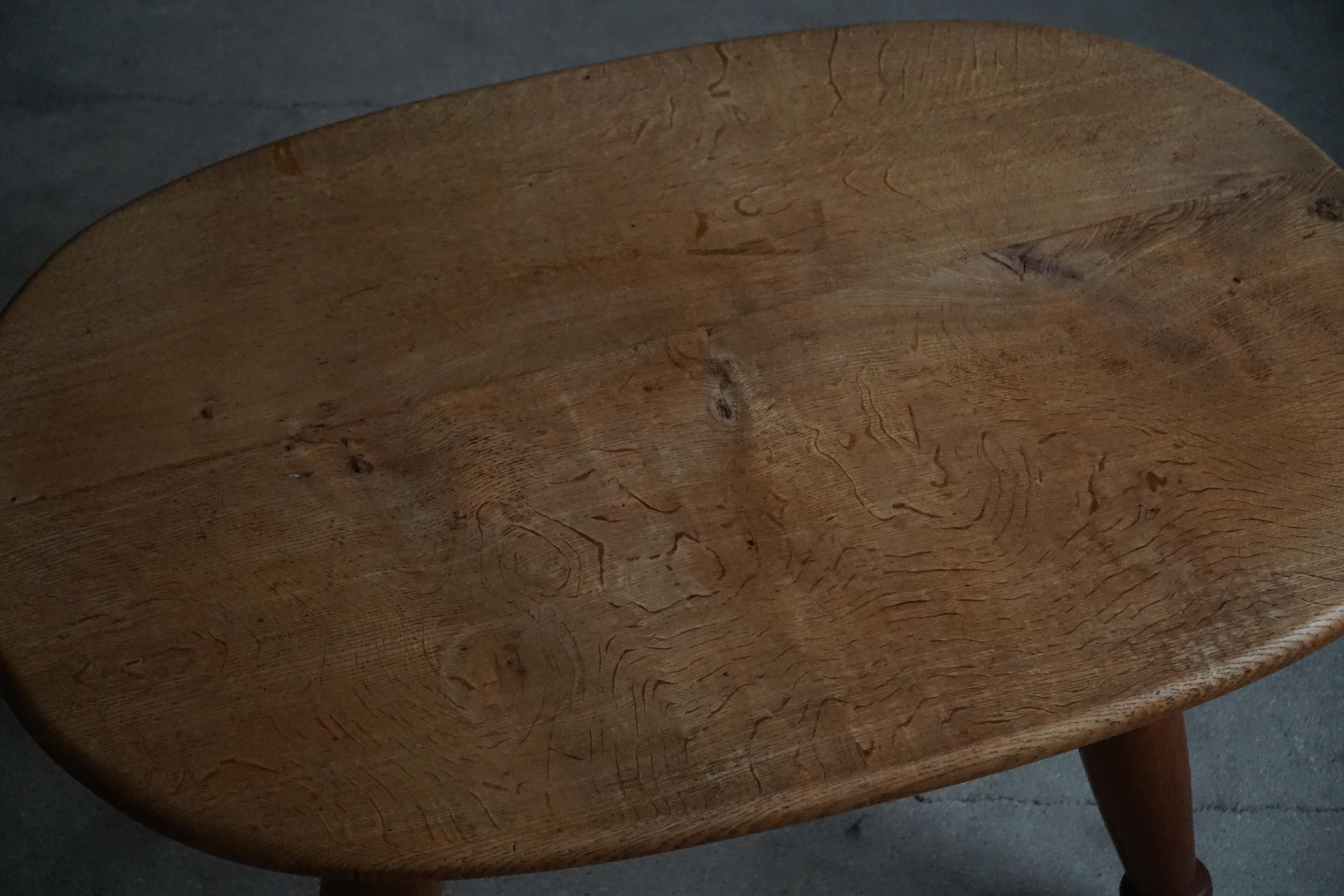 Danish Mid-20th Century, Coffee Table / Side Table in Oak, Otto Færge, 1940s en vente 1
