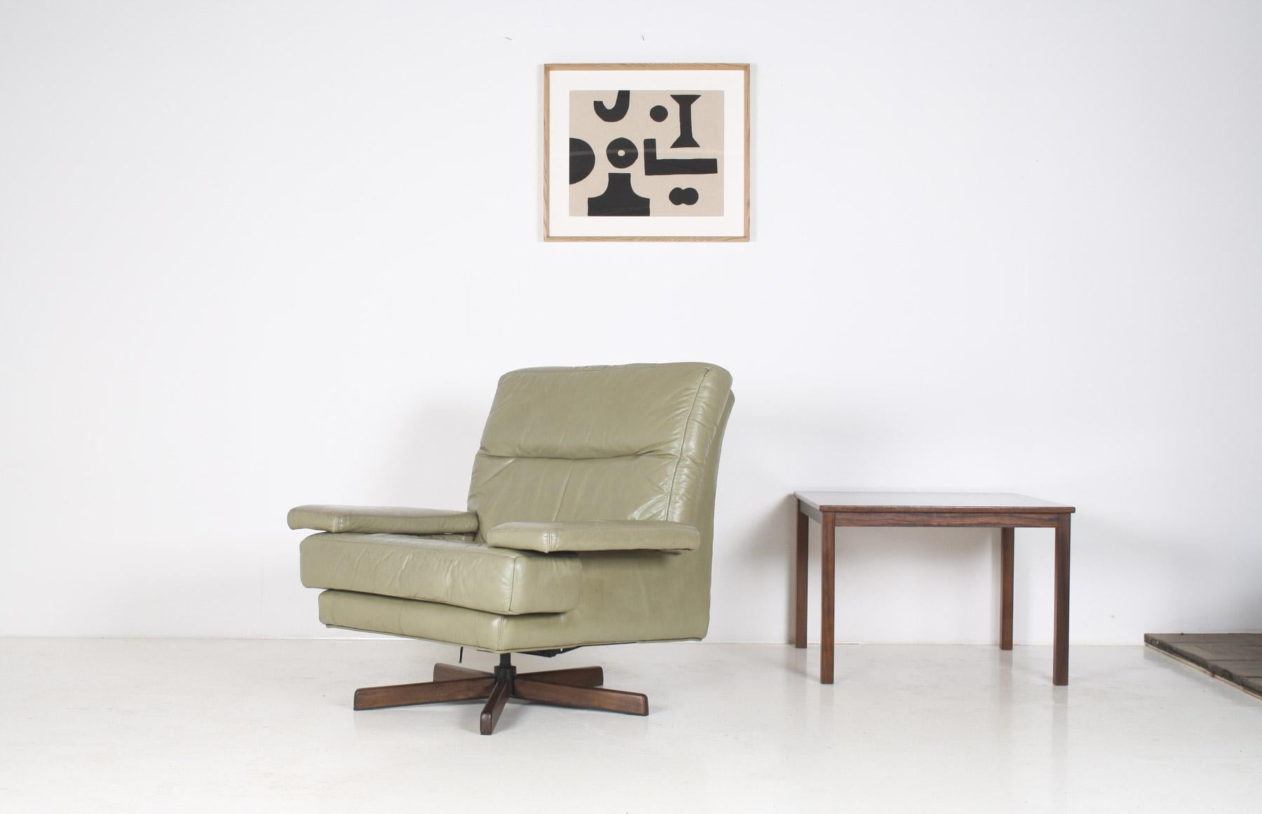 Danish Mid-Century 1960s Sage Green Leather Swivel Lounge Chair with Tilt For Sale 7