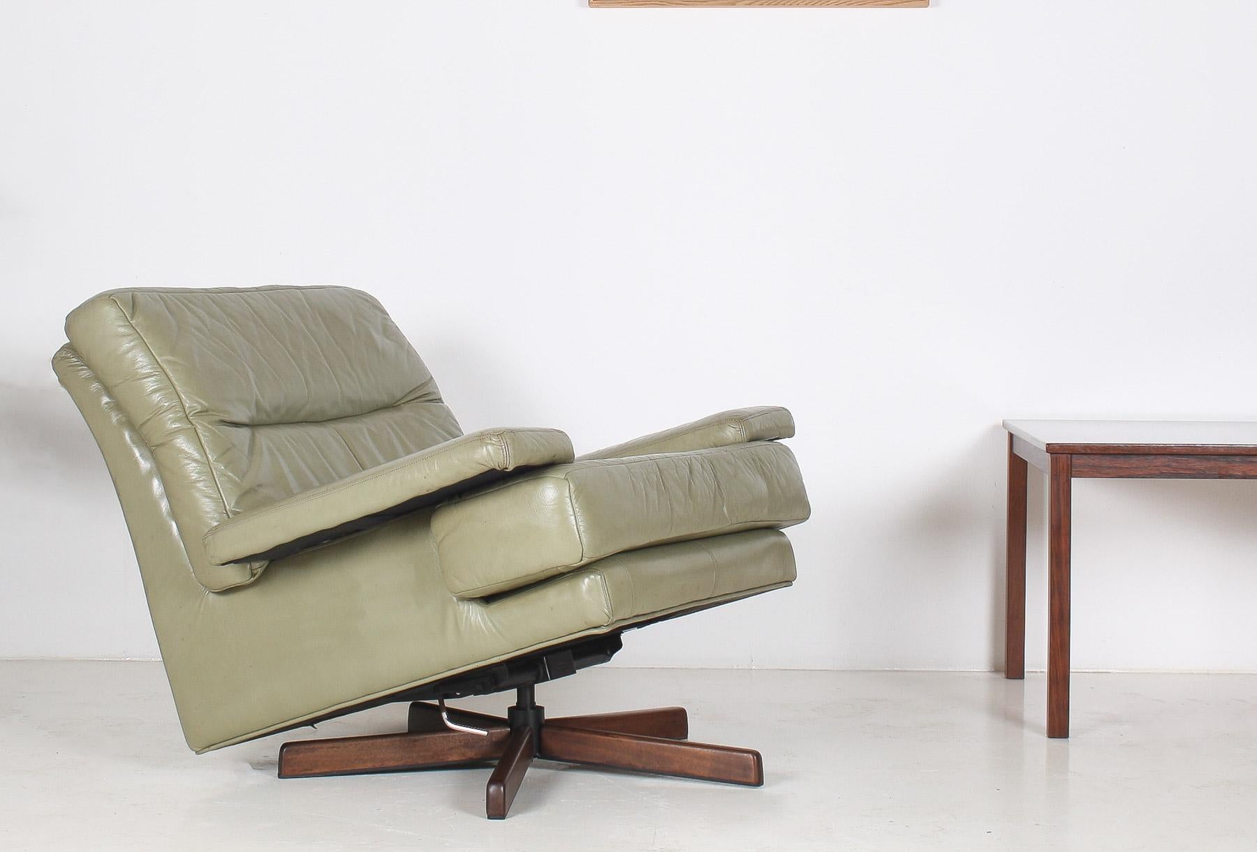 Danish Mid-Century 1960s Sage Green Leather Swivel Lounge Chair with Tilt For Sale 9