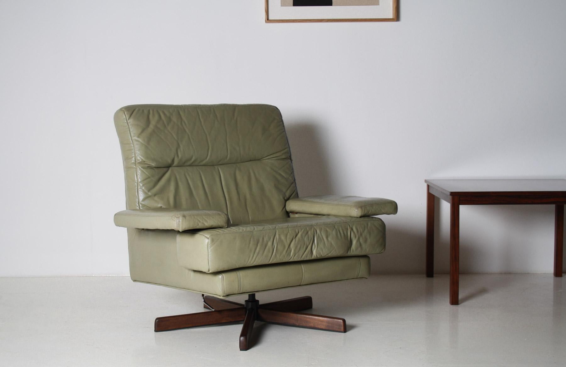 Danish Mid-Century 1960s Sage Green Leather Swivel Lounge Chair with Tilt For Sale 13