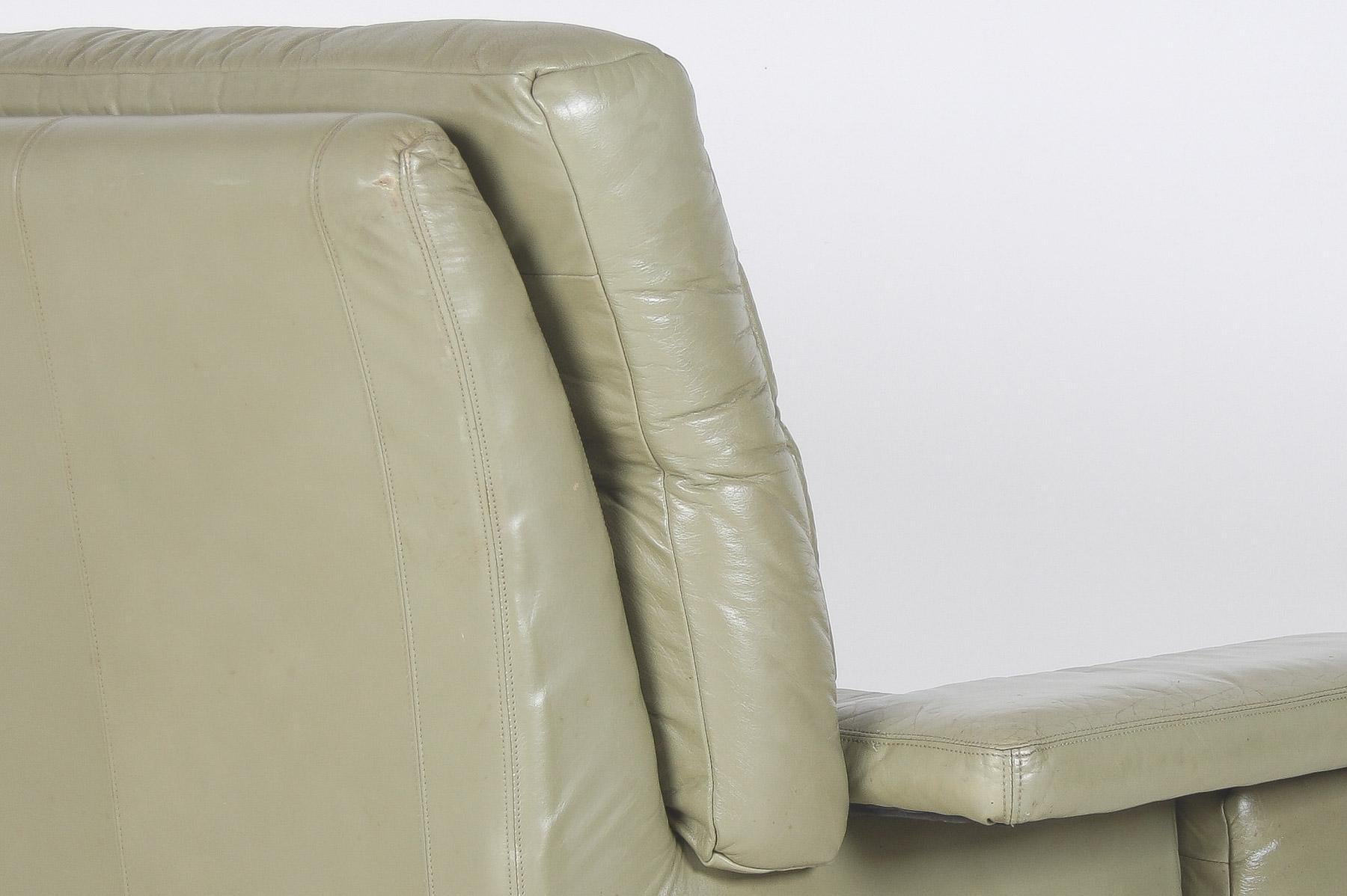 Danish Mid-Century 1960s Sage Green Leather Swivel Lounge Chair with Tilt For Sale 2