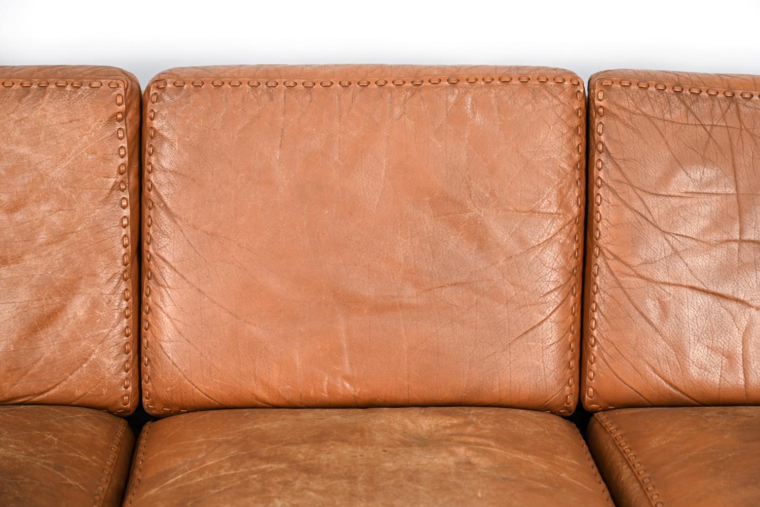 Danish Mid-Century 3-Seater Leather Sofa In Good Condition In Norwalk, CT