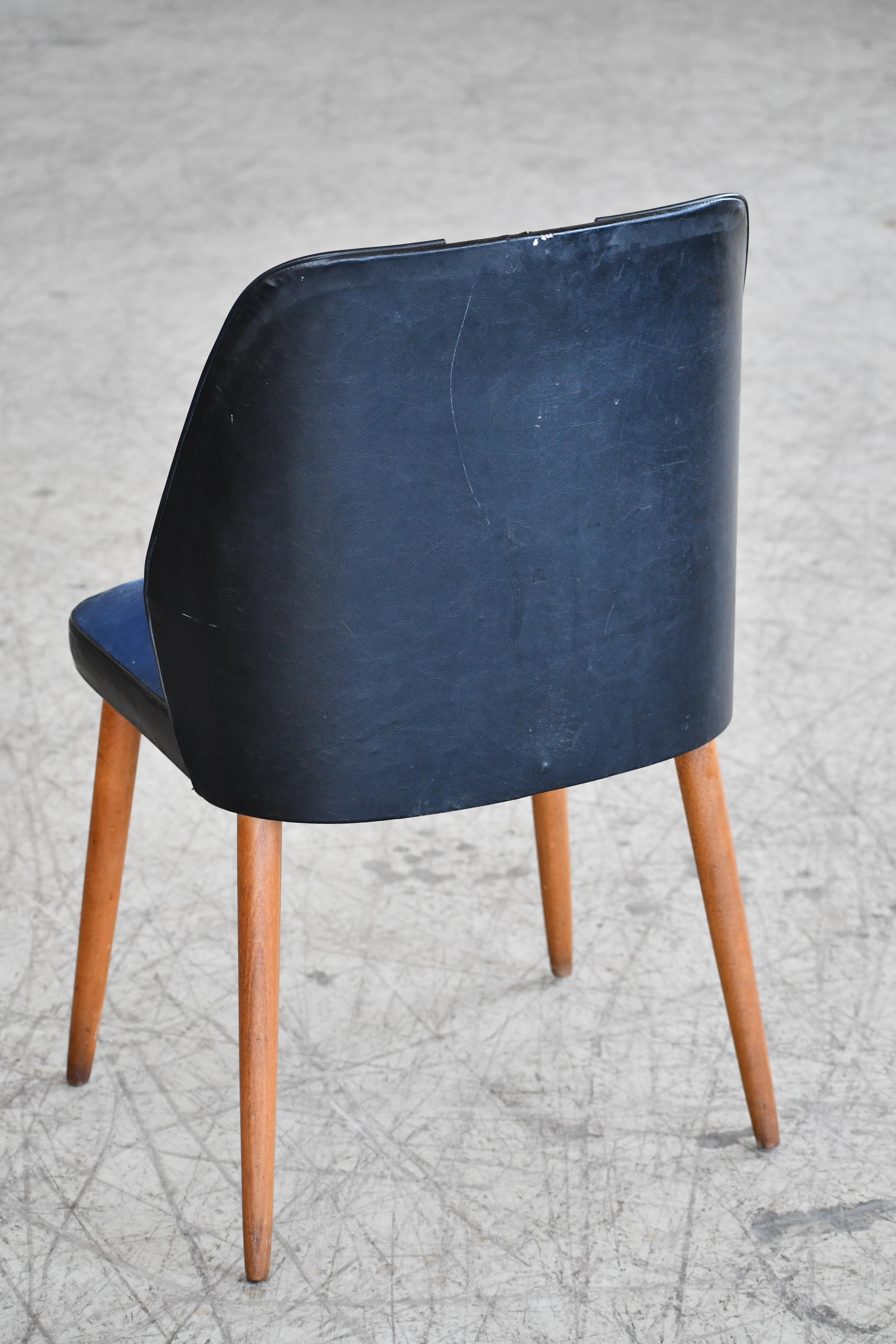 Danish Midcentury Accent or Vanity Chair  For Sale 2