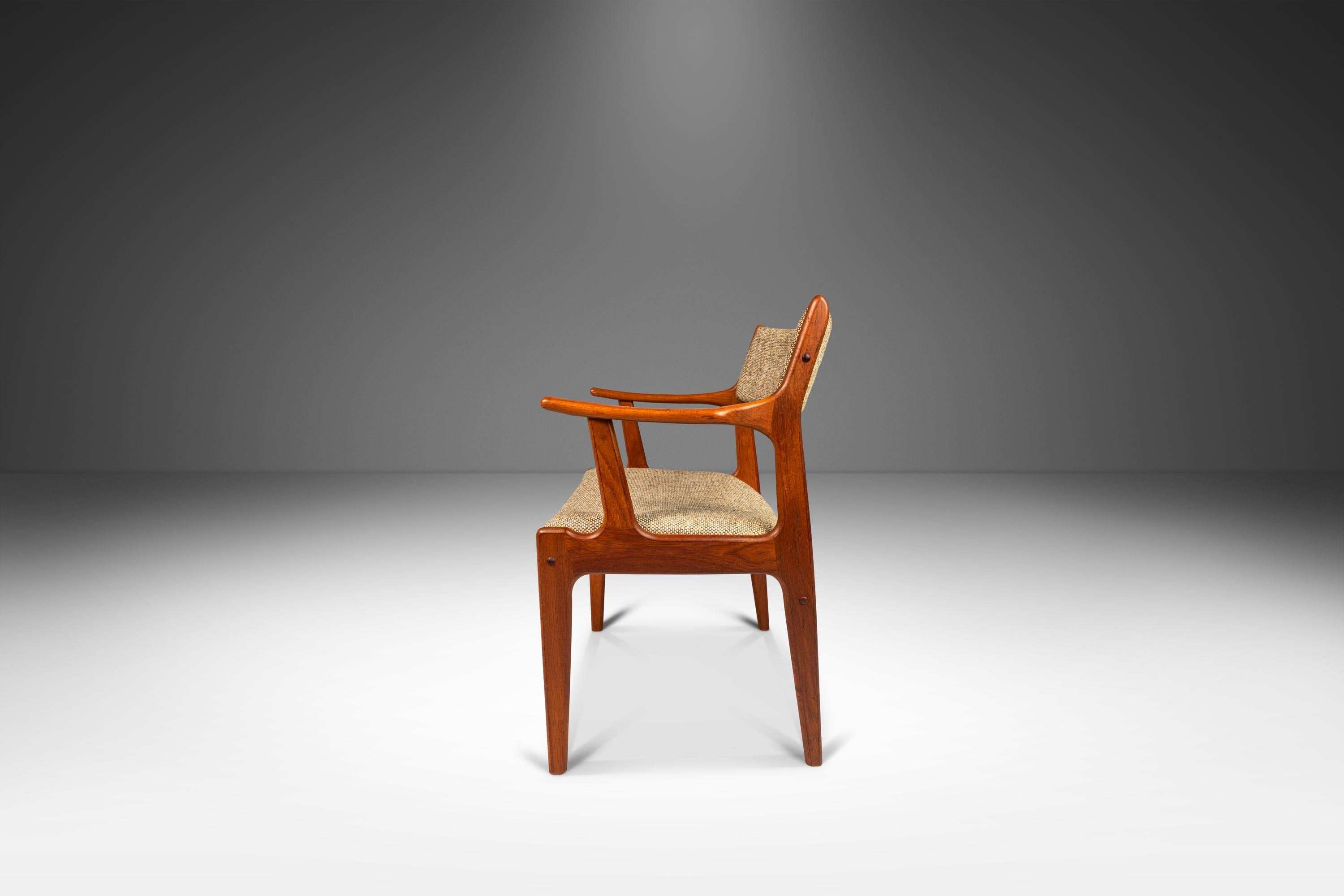 Introducing an elegant arm chair by D-SCAN made in the mid-1970's. In 100% original vintage condition this chair features graceful armrests, intricate finger joinery and exceptional solid Burmese teak woodgrains that are absolutely mesmerizing in
