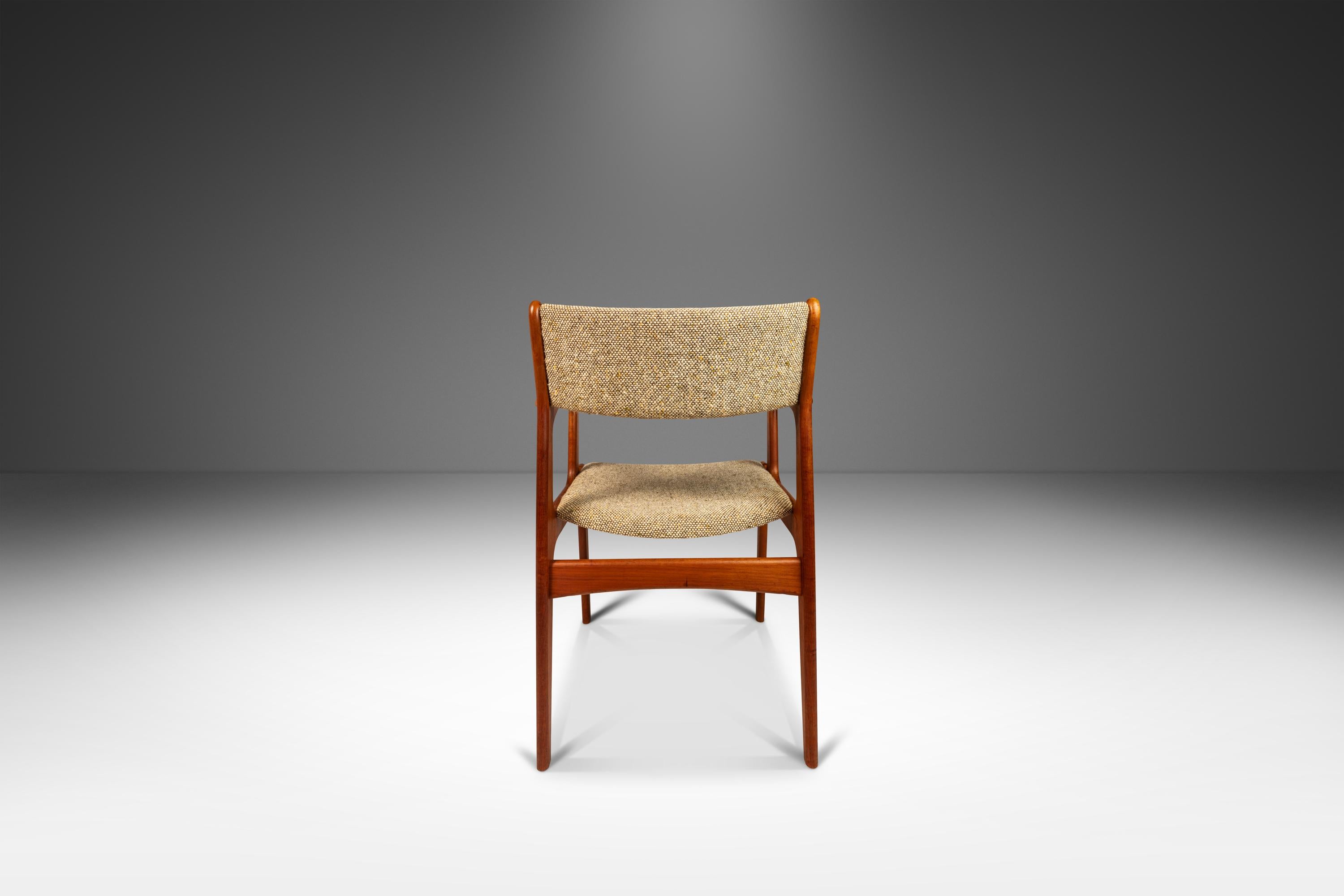 Dänischer Mid-Century-Sessel aus massivem Teakholz und Original-Stoff von D-Scan, ca. 1970er Jahre im Zustand „Gut“ im Angebot in Deland, FL