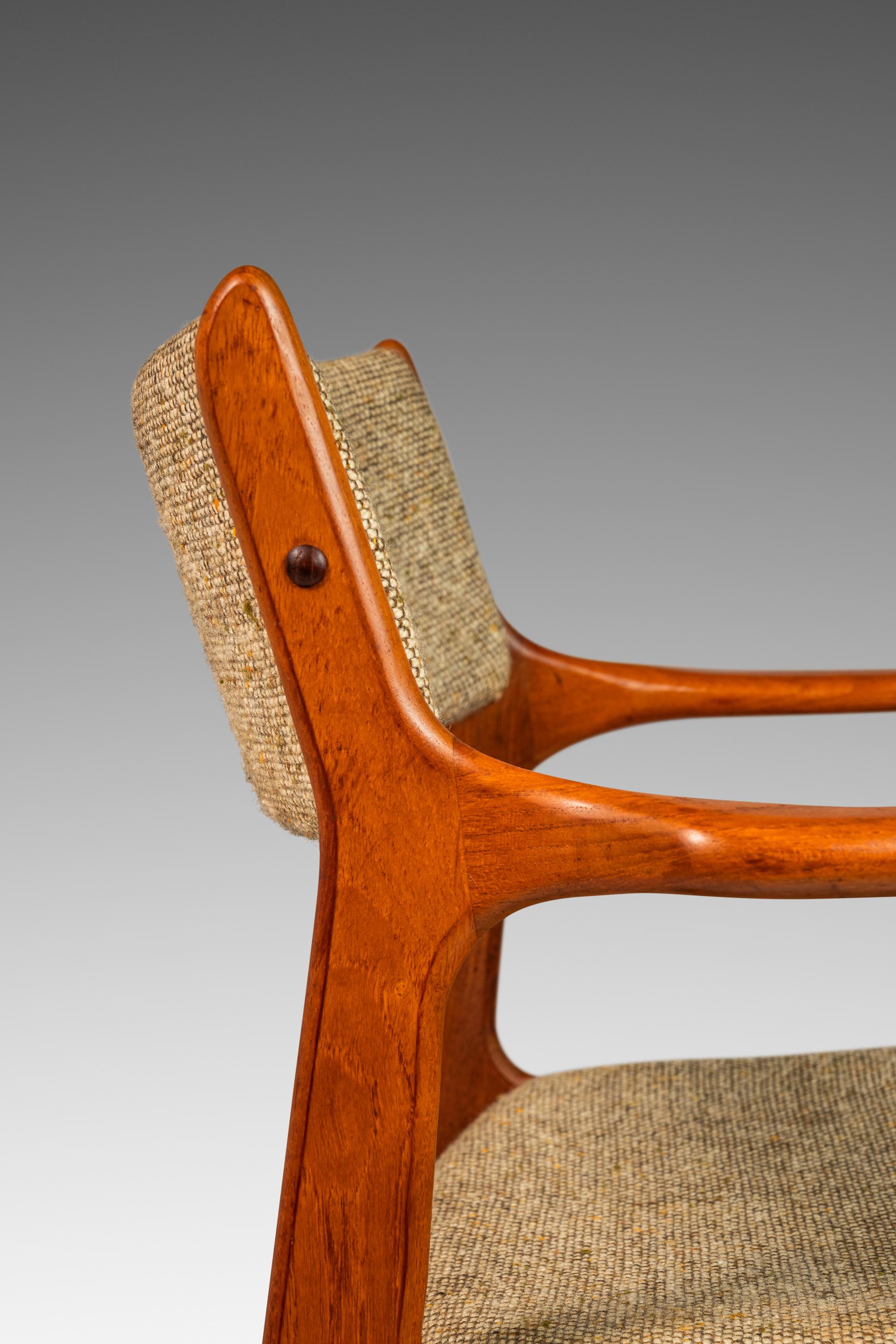 Dänischer Mid-Century-Sessel aus massivem Teakholz und Original-Stoff von D-Scan, ca. 1970er Jahre (Ende des 20. Jahrhunderts) im Angebot