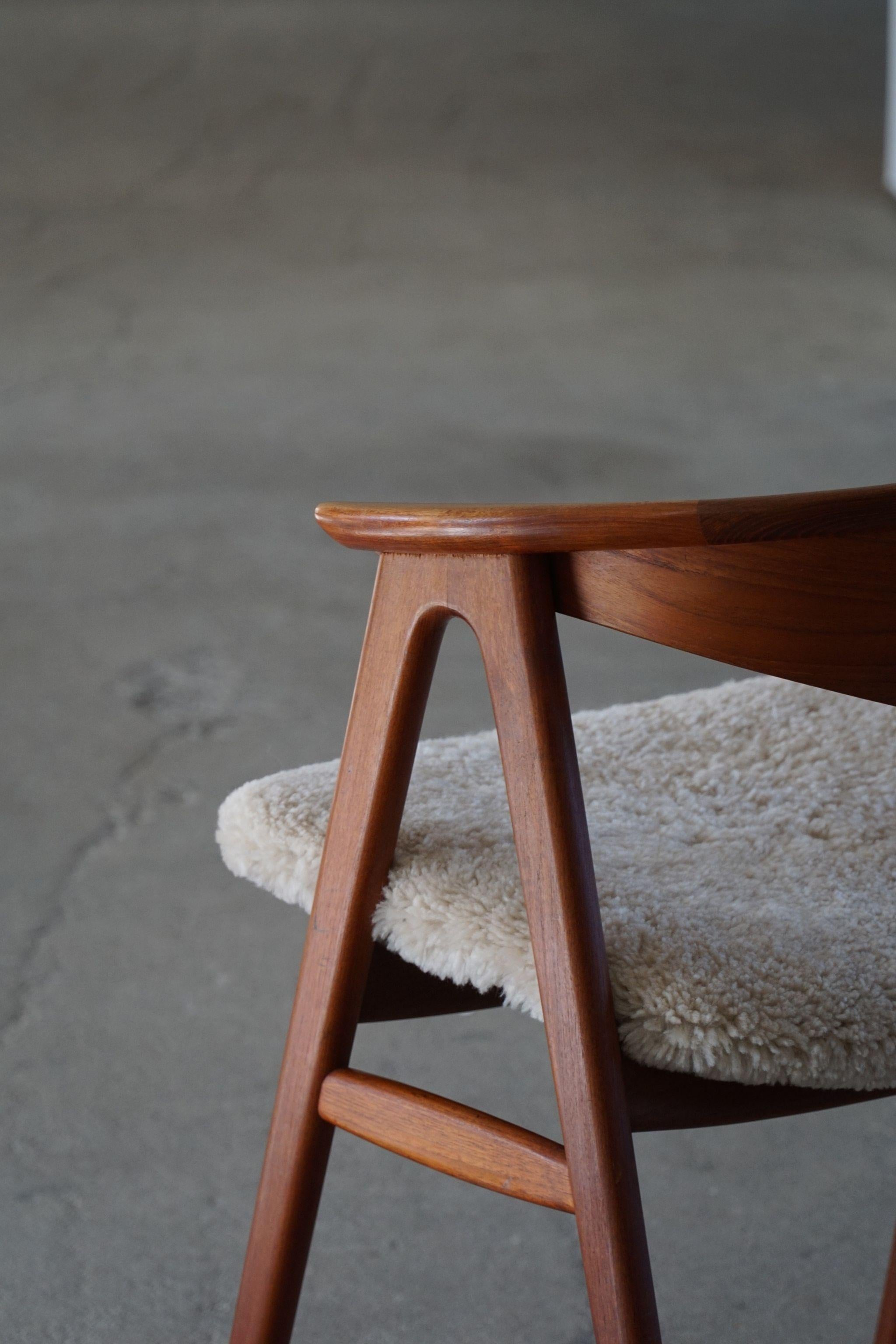 Teak Poltrona danese del Medioevo in teak di Erik Kirkegaard per Høng, Model 52, anni '60 in vendita
