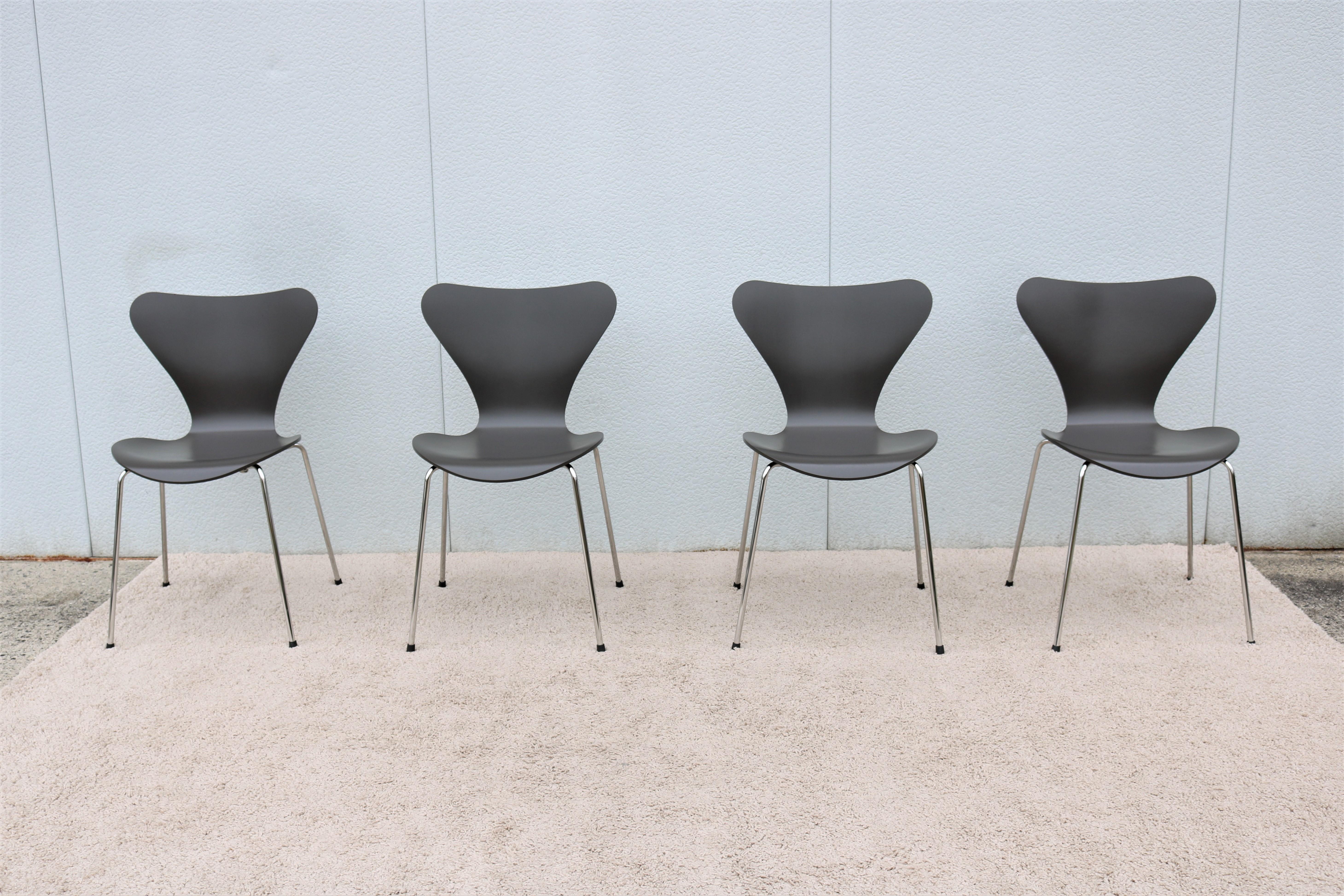 Danish Mid-Century Arne Jacobsen for Fritz Hansen Gray Series 7 Chairs, Set of 8 3