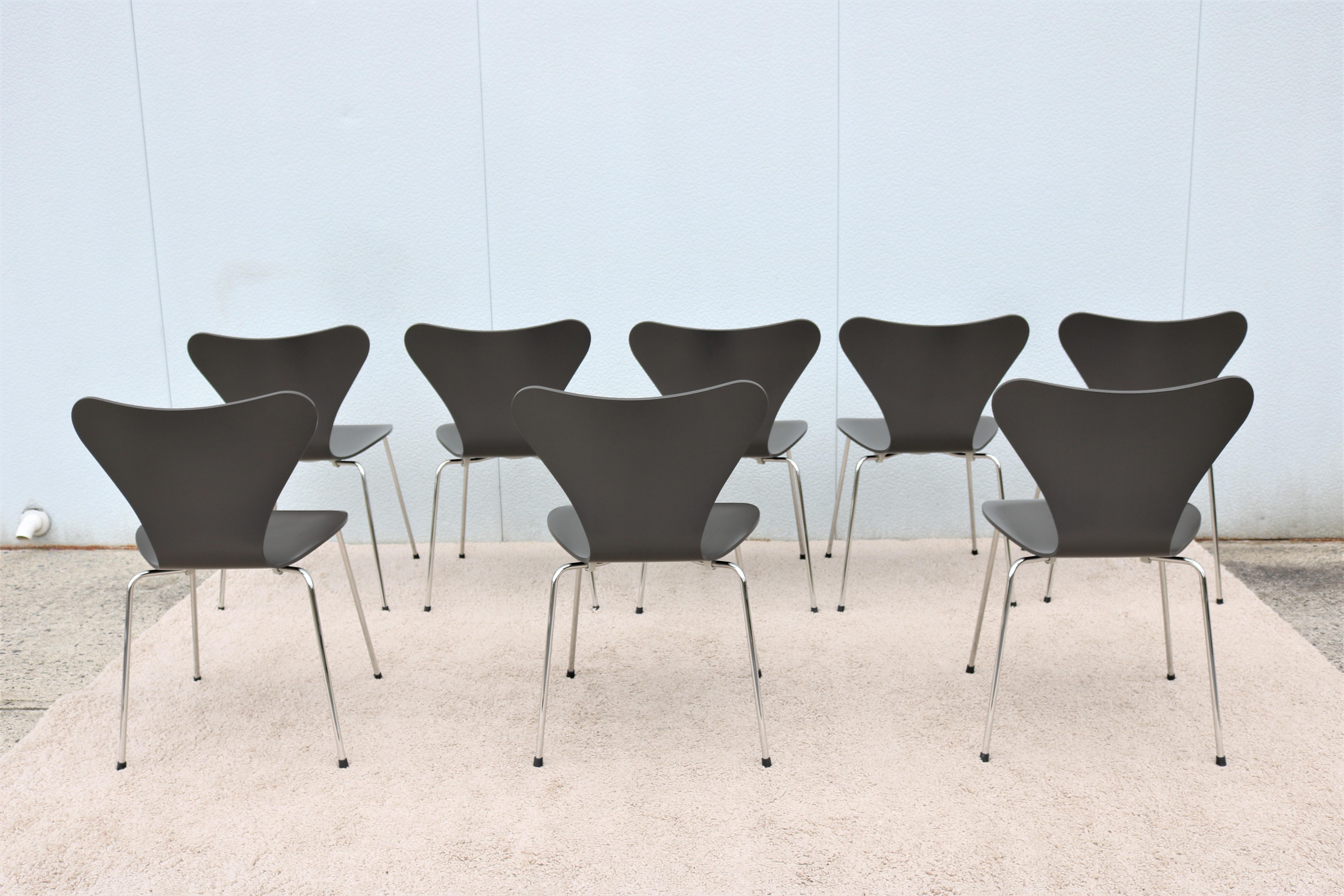 Contemporary Danish Mid-Century Arne Jacobsen for Fritz Hansen Gray Series 7 Chairs, Set of 8