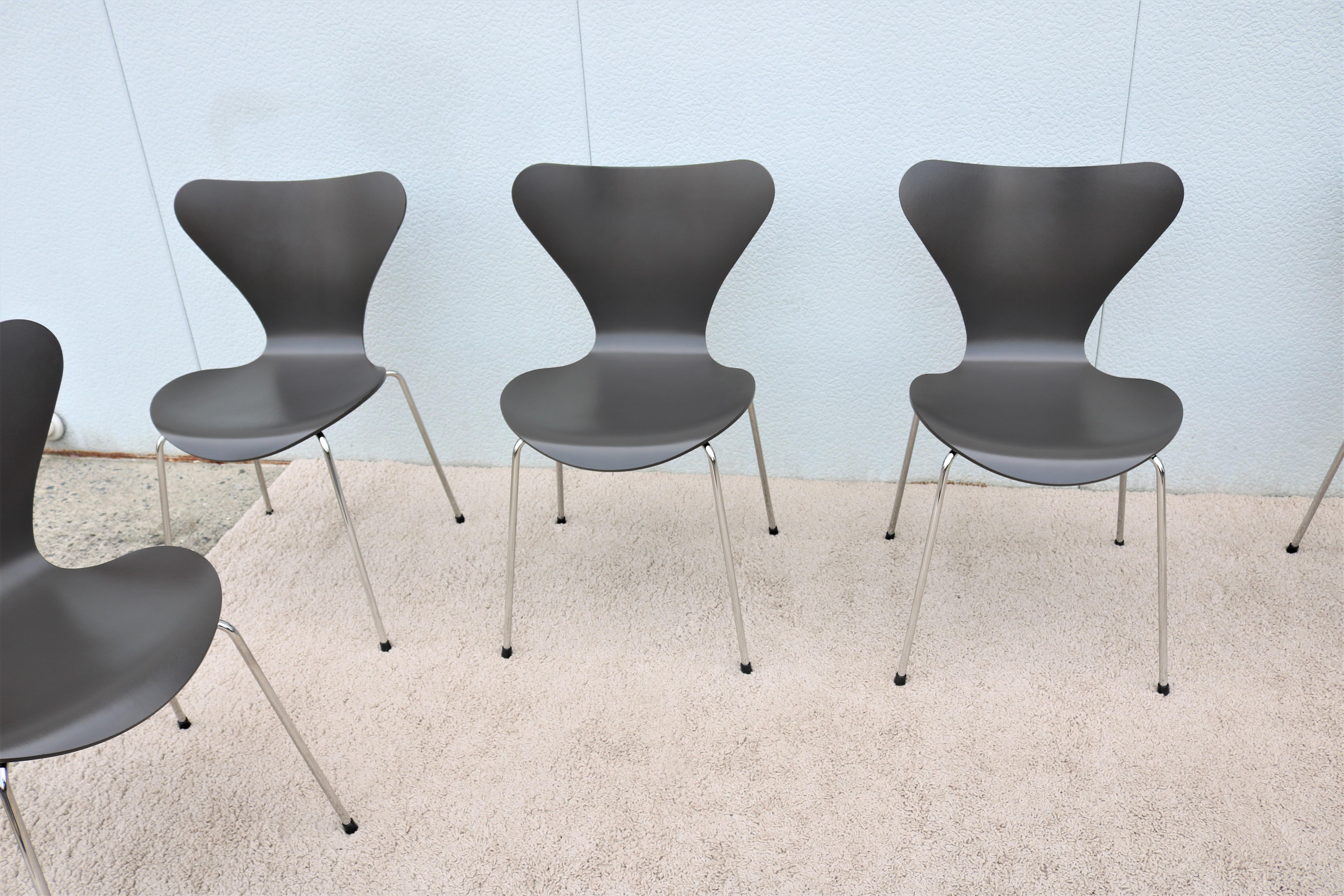 Danish Mid-Century Arne Jacobsen for Fritz Hansen Gray Series 7 Chairs, Set of 8 1
