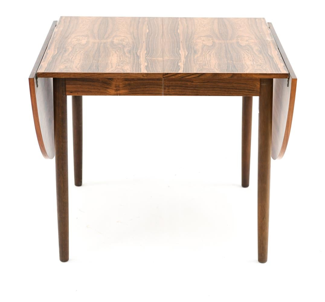 Danish Mid-Century Arne Vodder Style Rosewood Dining Table  In Good Condition In Norwalk, CT