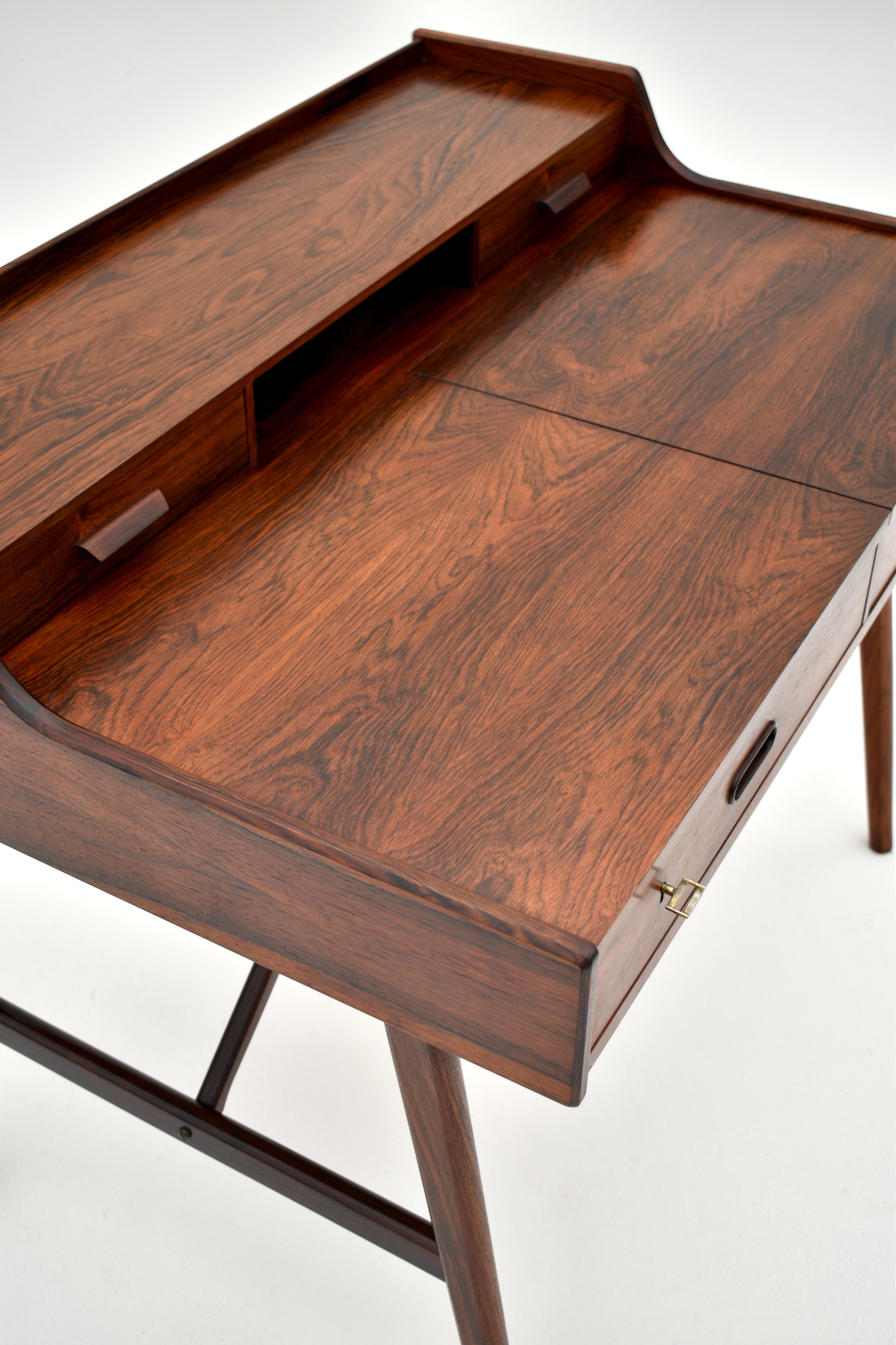 Danish Midcentury Arne Wahl Iversen Rosewood Model 65 Desk/Vanity Dresser 8