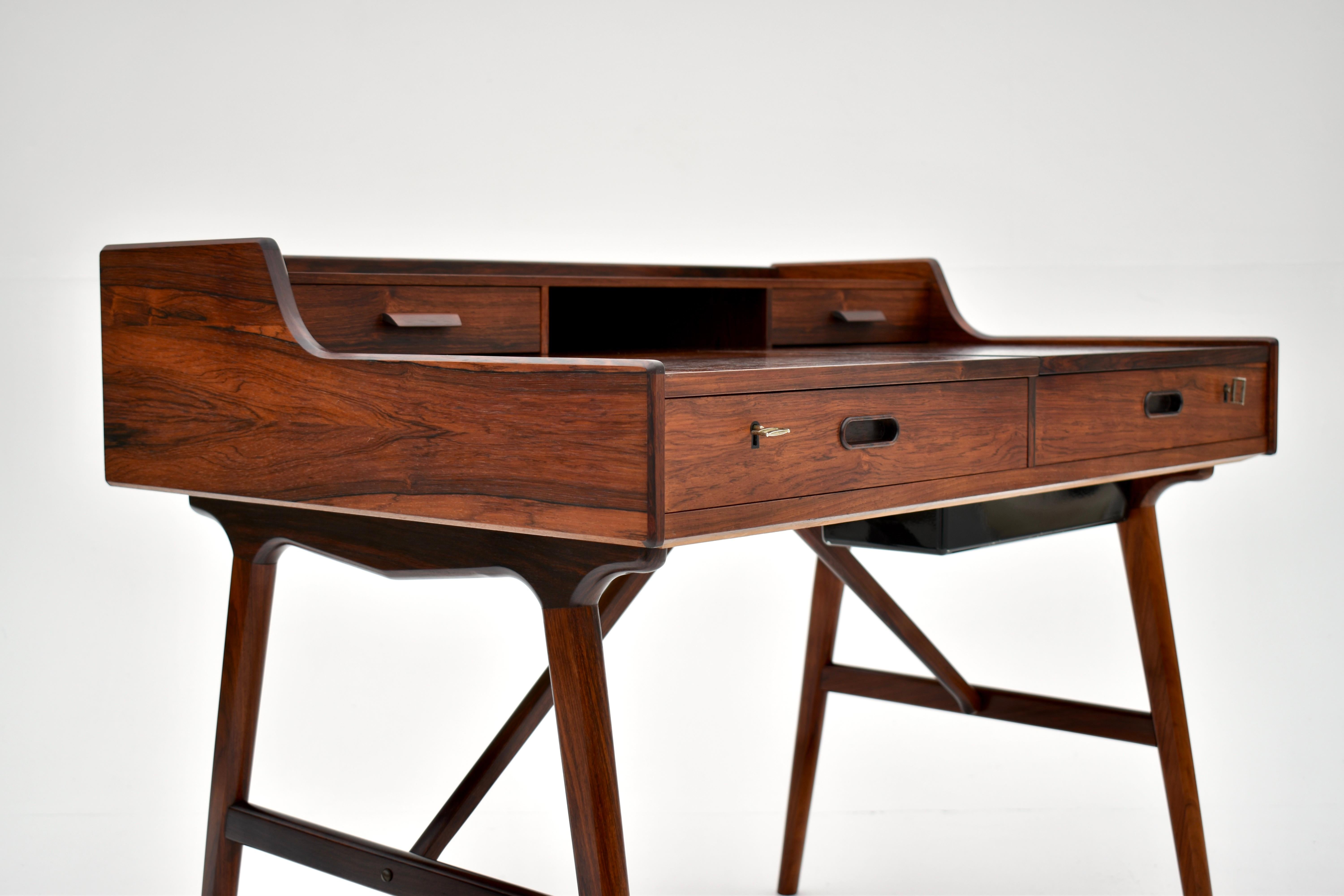 Danish Midcentury Arne Wahl Iversen Rosewood Model 65 Desk/Vanity Dresser 11
