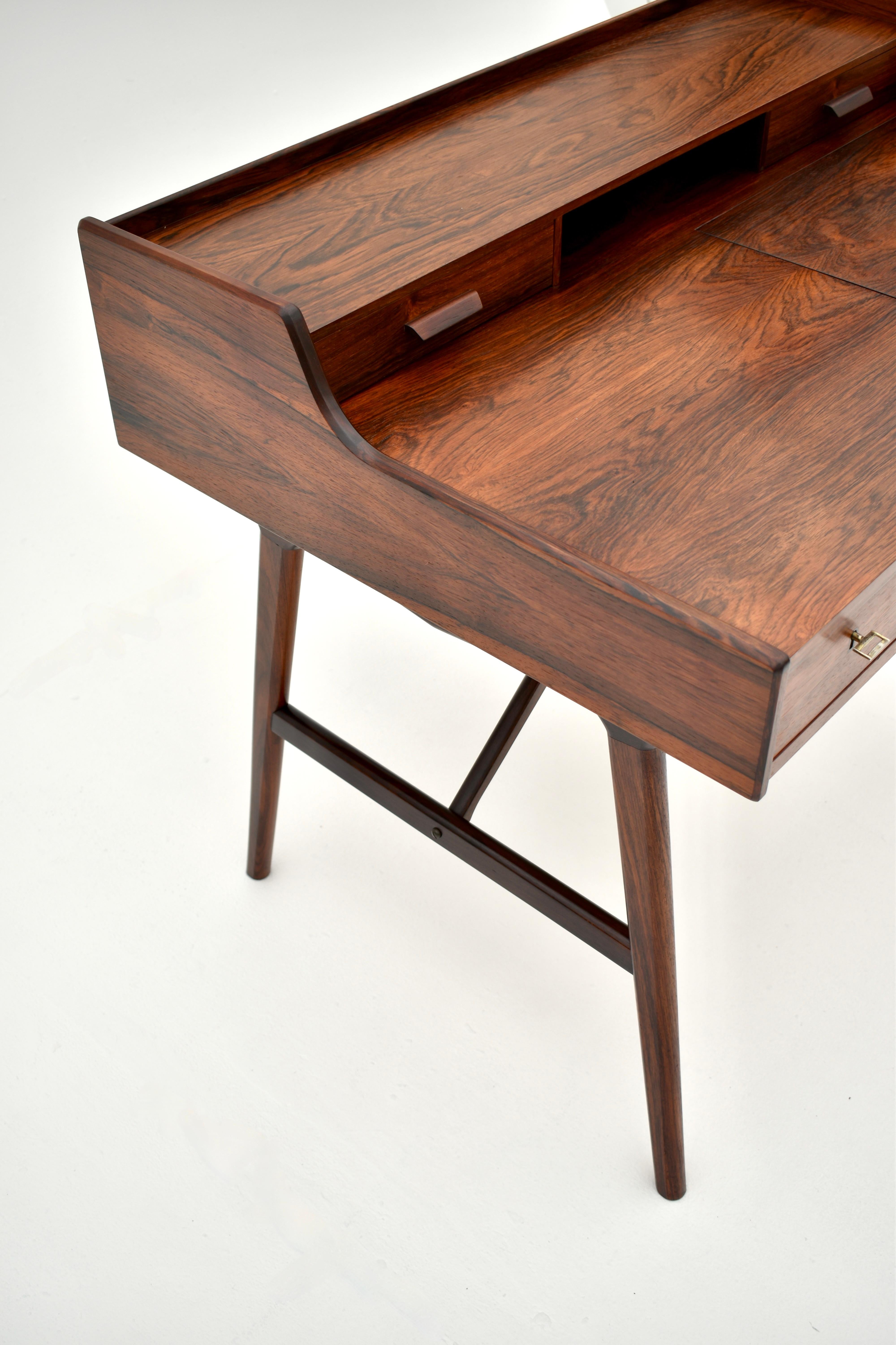 Exquisite Brazilian rosewood vanity table designed in the early 60s by Arne Wahl Iversen for Vinde Mobelfabrik, Denmark.

This item could easily be employed as a writing desk as well as a vanity unit. The compact proportions are particularly