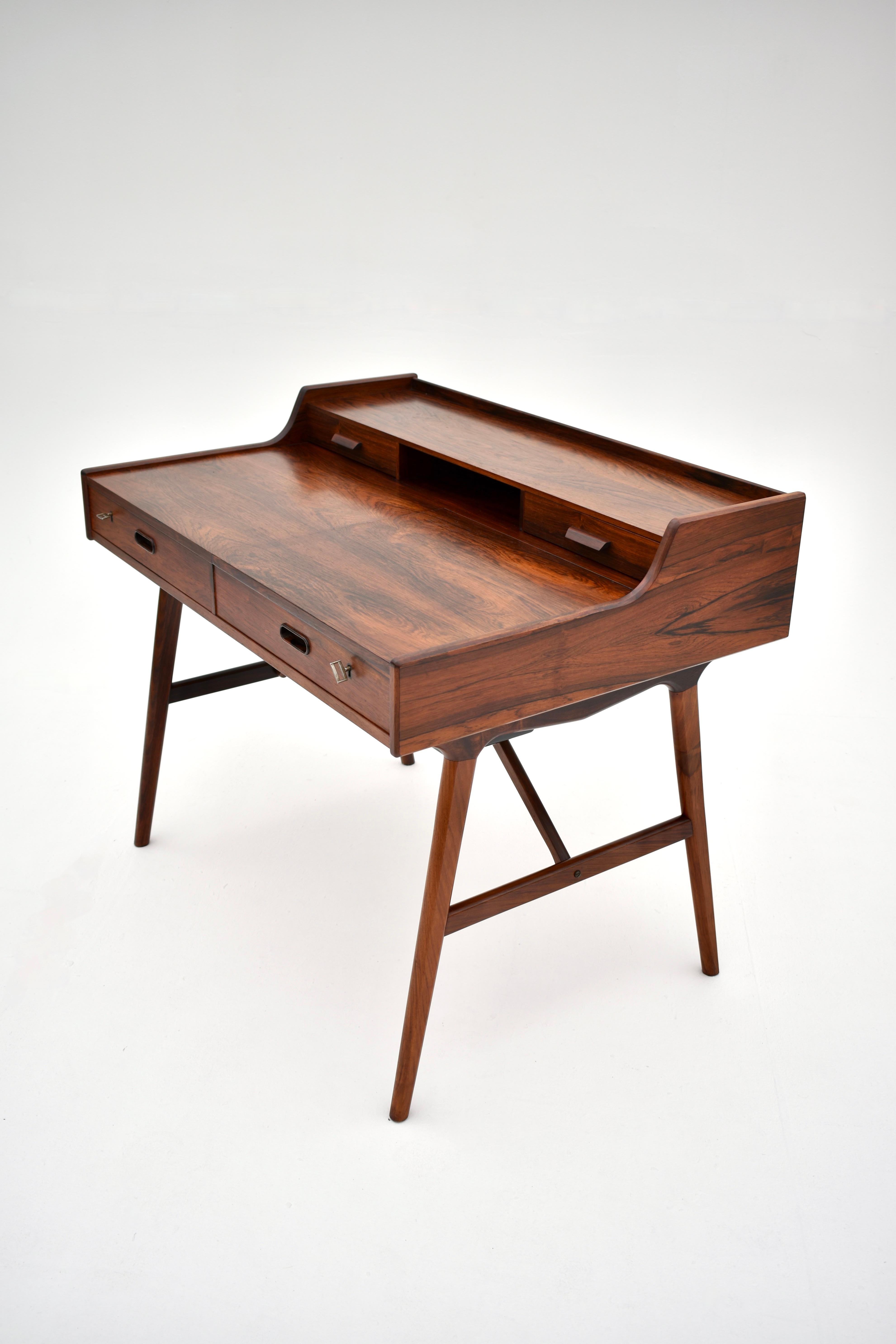 Scandinavian Modern Danish Midcentury Arne Wahl Iversen Rosewood Model 65 Desk/Vanity Dresser