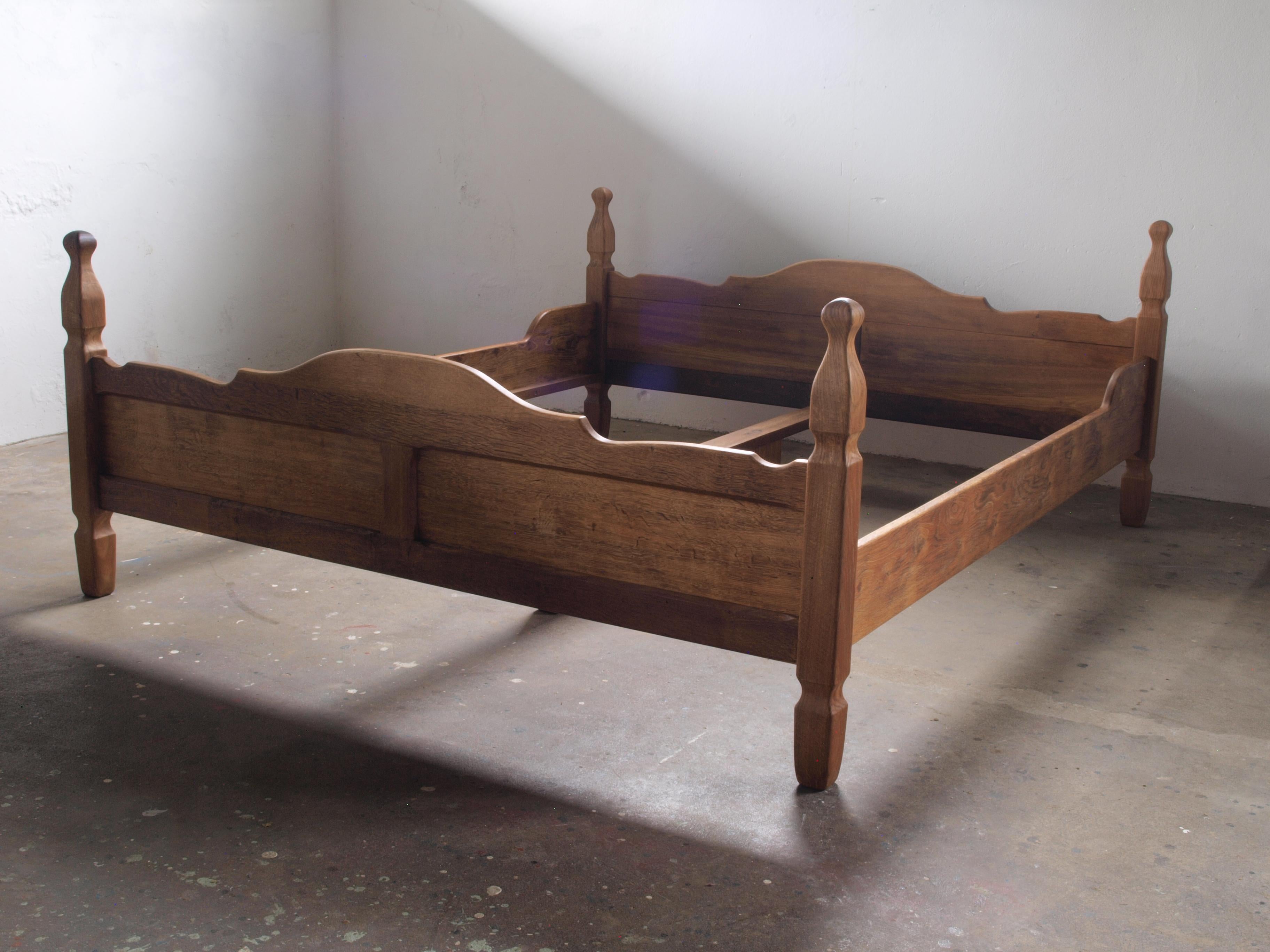 Danish Mid-Century Bed/Bedframe in Solid Oak in style of Henning Kjærnulf In Good Condition For Sale In Store Heddinge, DK
