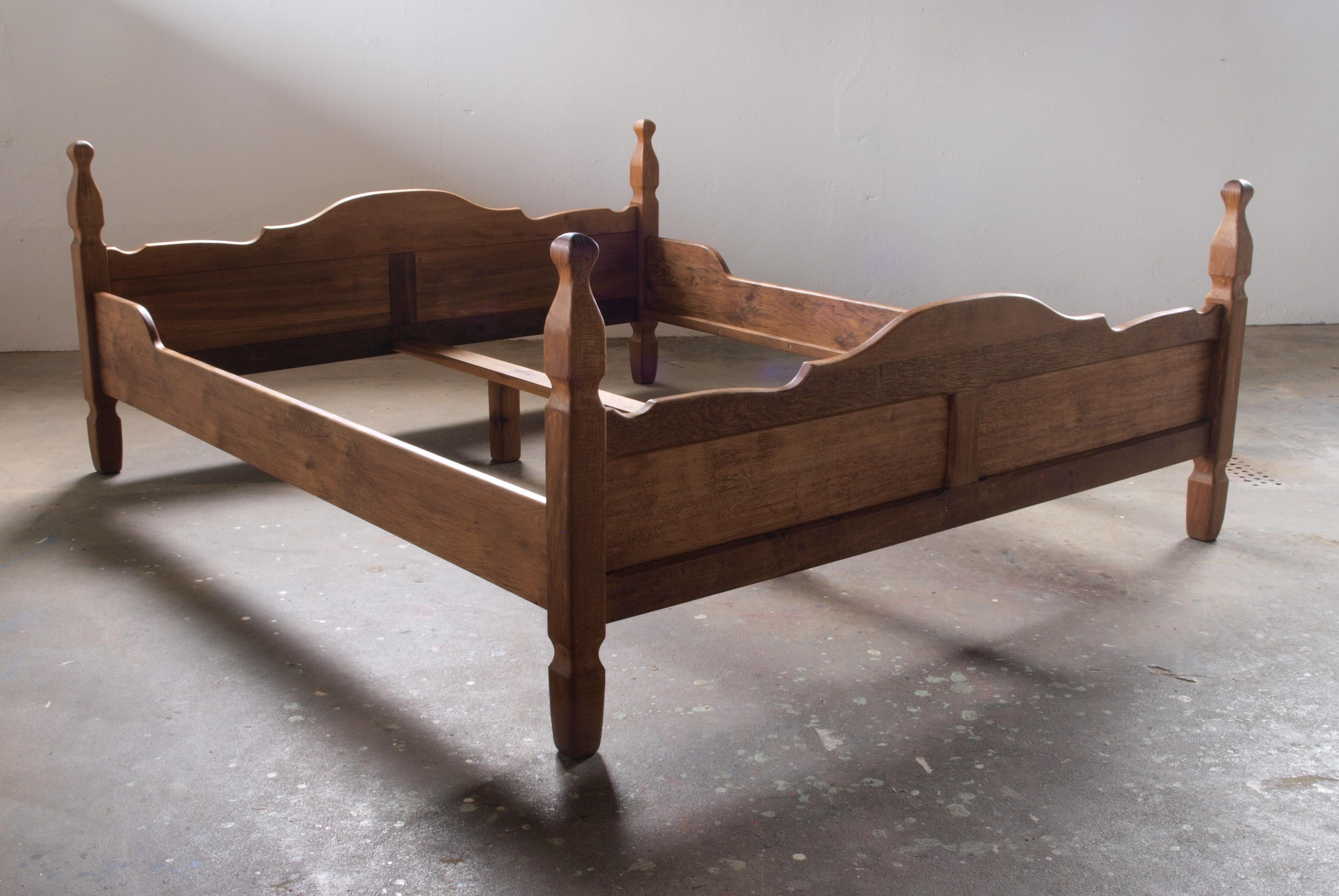Danish Mid-Century Bed/Bedframe in Solid Oak in style of Henning Kjærnulf In Good Condition For Sale In Store Heddinge, DK