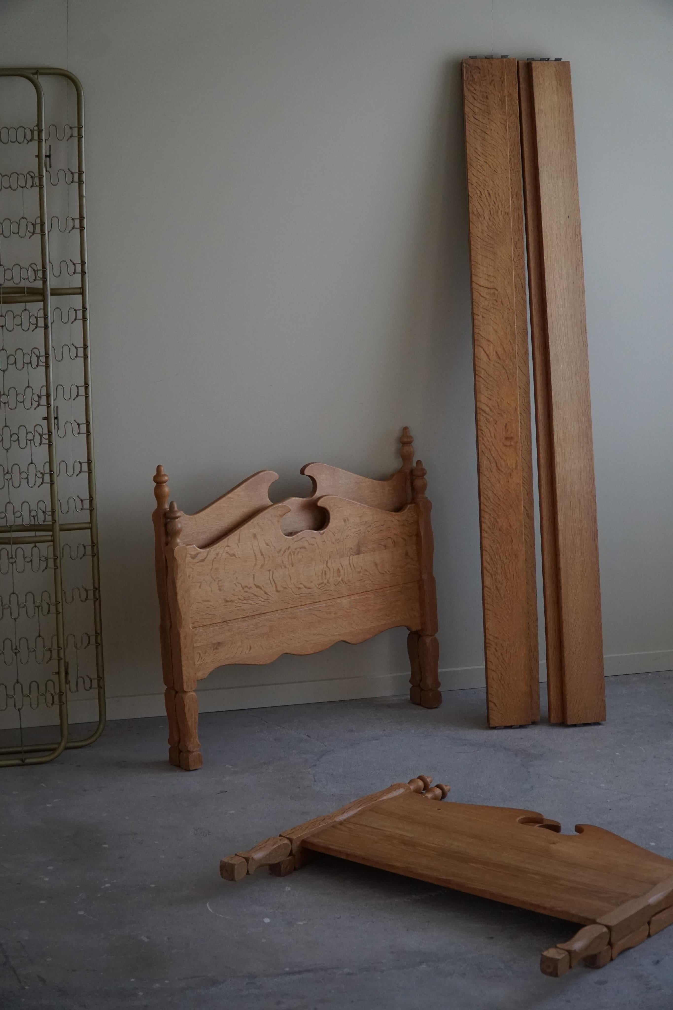 Danish Midcentury Bed in Oak, Made by Thrane & Son, 1960s In Good Condition In Odense, DK