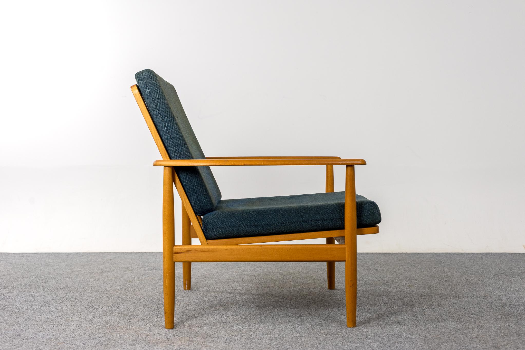 Scandinavian Modern Danish Mid-Century Beech Lounge Chair For Sale