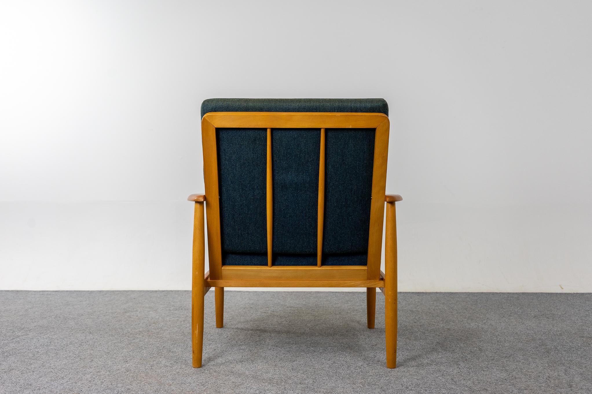 Danish Mid-Century Beech Lounge Chair For Sale 1