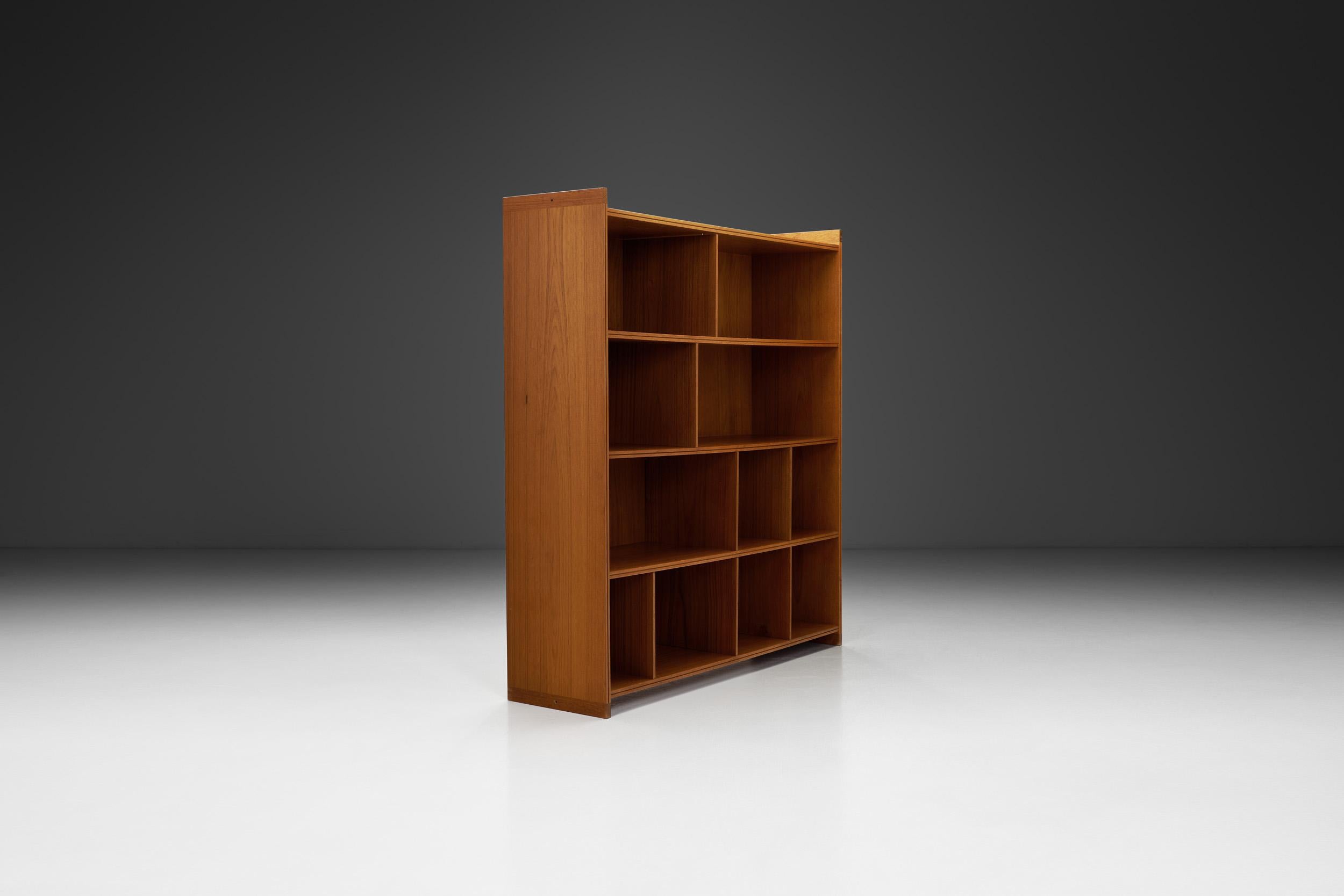 Danish Mid-Century Bookcase by Grete Jalk for P. Jeppesen, Denmark 1950s In Good Condition For Sale In Utrecht, NL