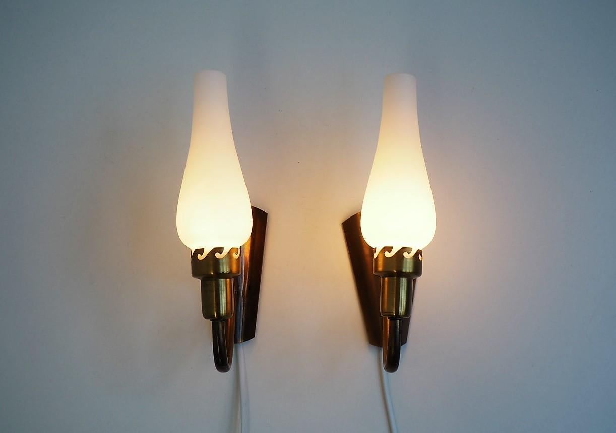 Danish Midcentury Brass and Opaline Sconces Made in the 1940s In Good Condition For Sale In Spoettrup, DK