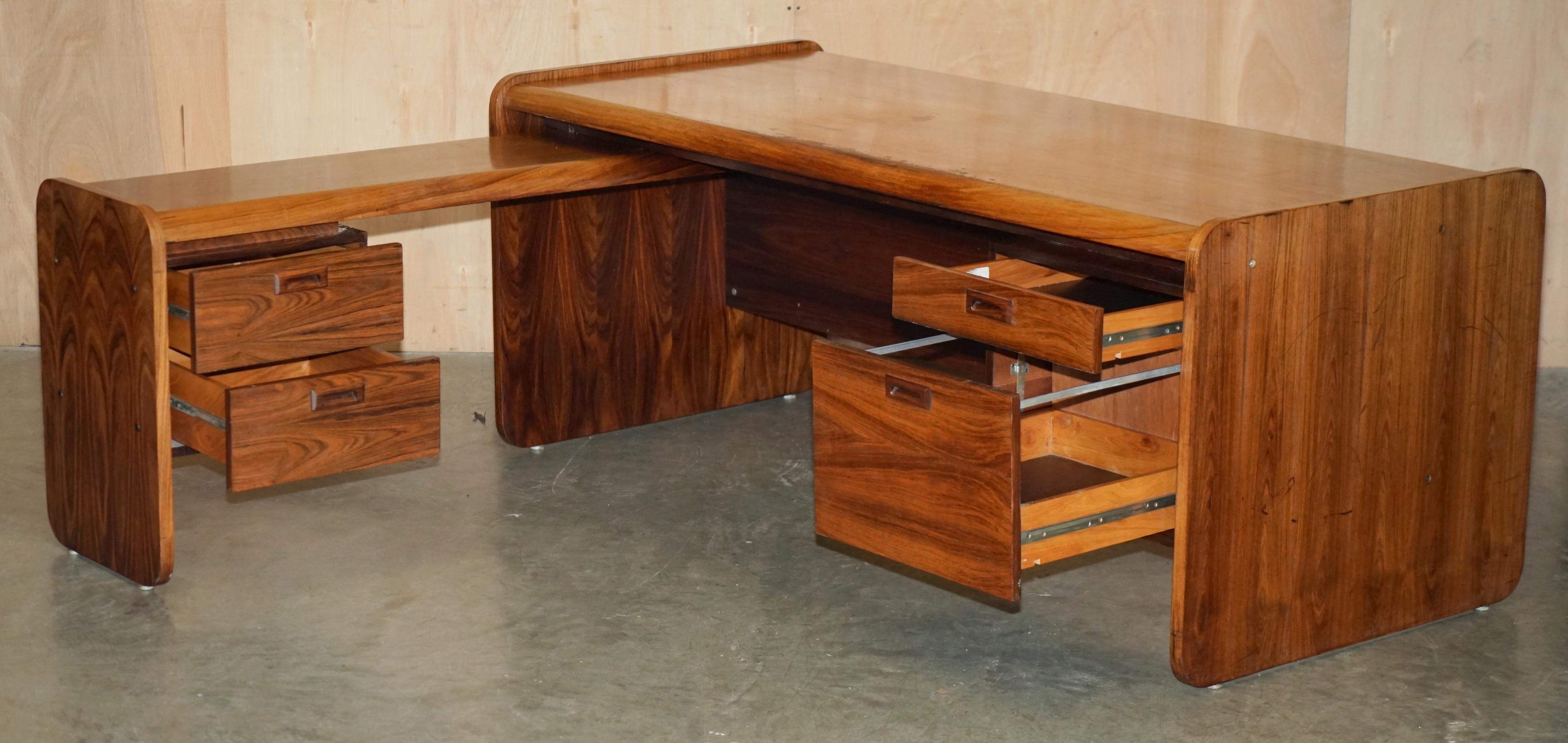 Scrivania da ufficio in legno danese del medio secolo, parte di un'ampia suite. in vendita 11