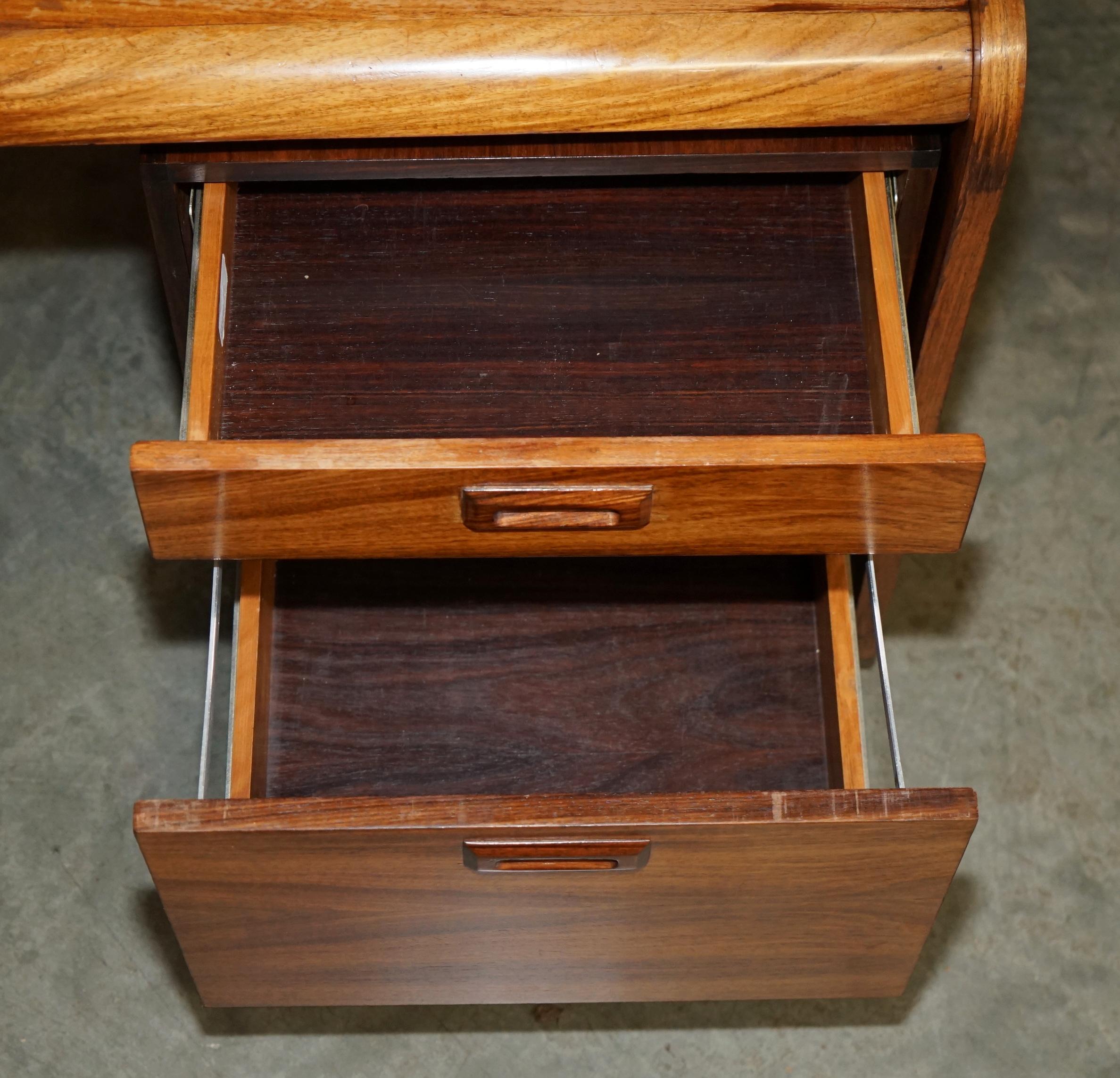 Scrivania da ufficio in legno danese del medio secolo, parte di un'ampia suite. in vendita 12