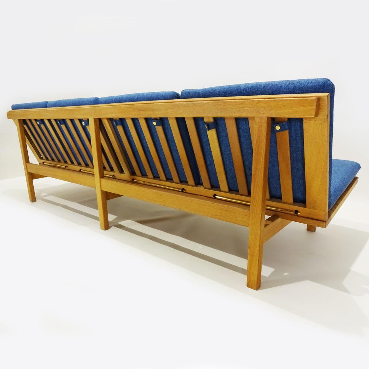 Dänisches Brge Mogensen-Sofa aus Eichenholz mit 4 Etagen und zwei Sesseln, Mitte des Jahrhunderts im Angebot 1