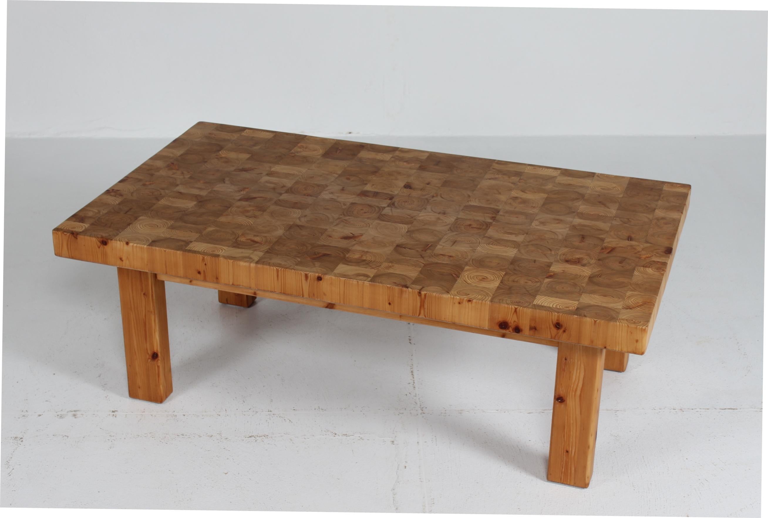 Danish Mid-century Brutalist Coffee Table Solid Pine in Daumiller Style 1970s In Good Condition For Sale In Silkeborg, Silkeborg