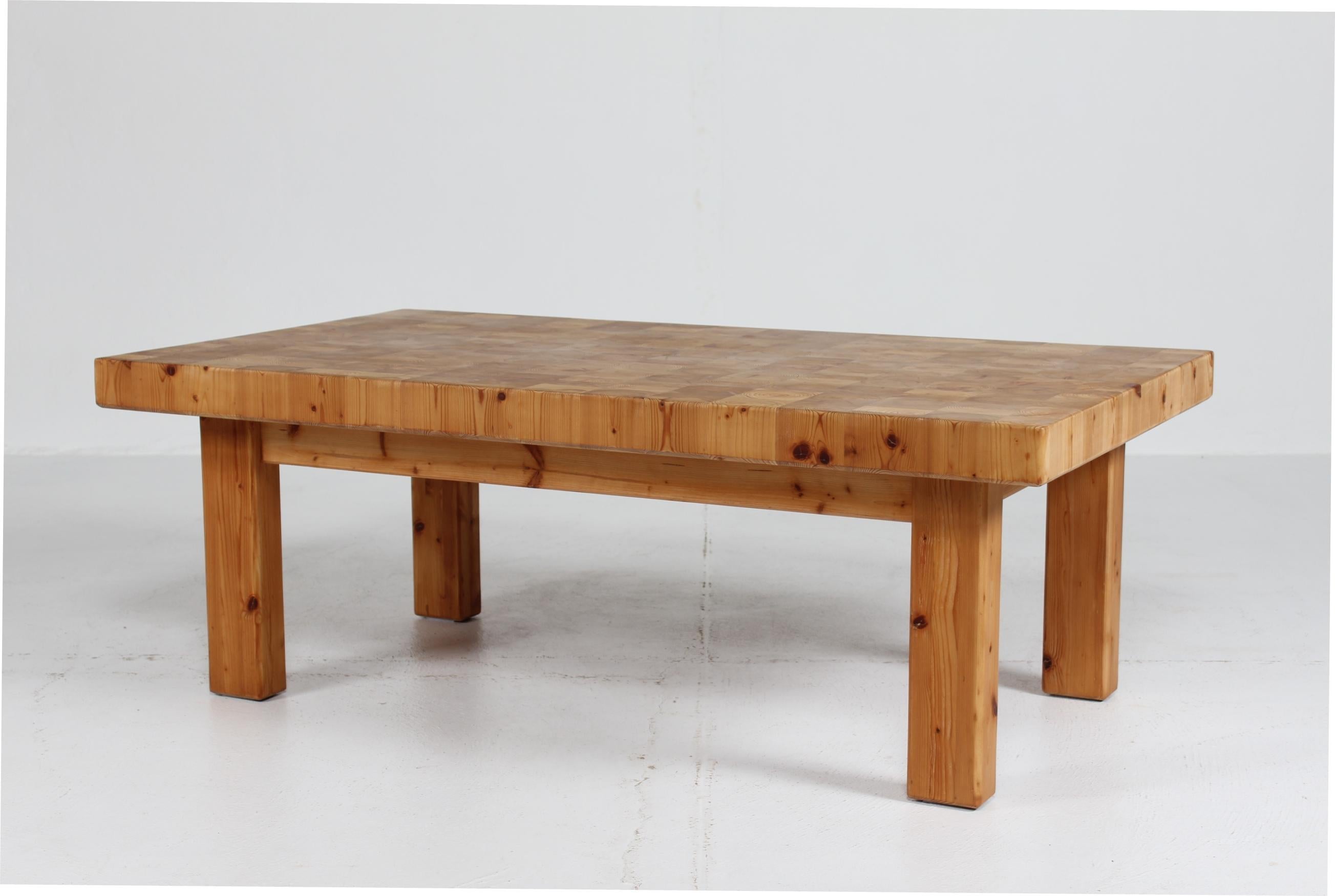 Late 20th Century Danish Mid-century Brutalist Coffee Table Solid Pine in Daumiller Style 1970s For Sale