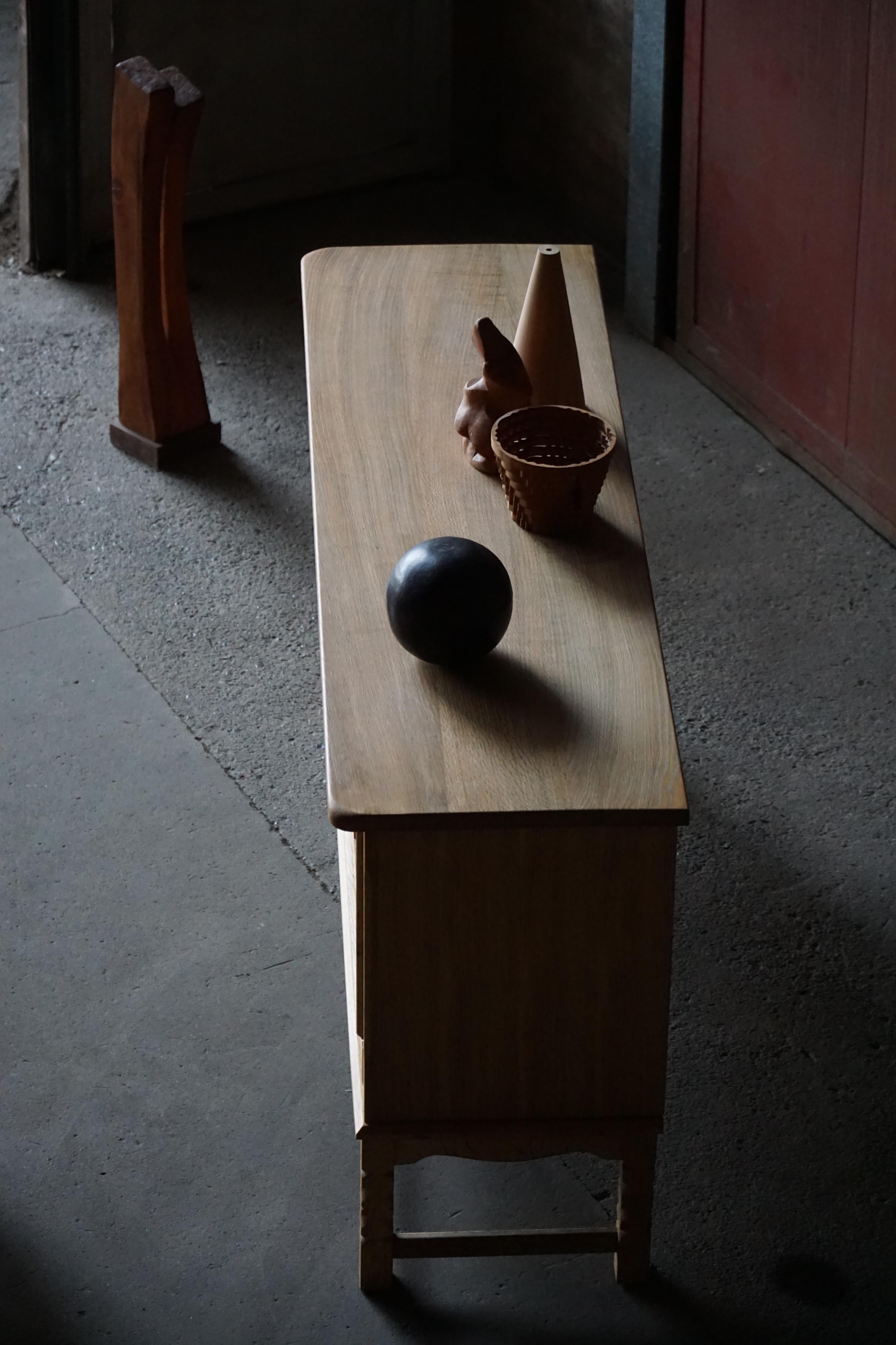 Buffet danois du milieu du siècle, brutaliste, en Oak, Henning Kjærnulf, 1960 en vente 5