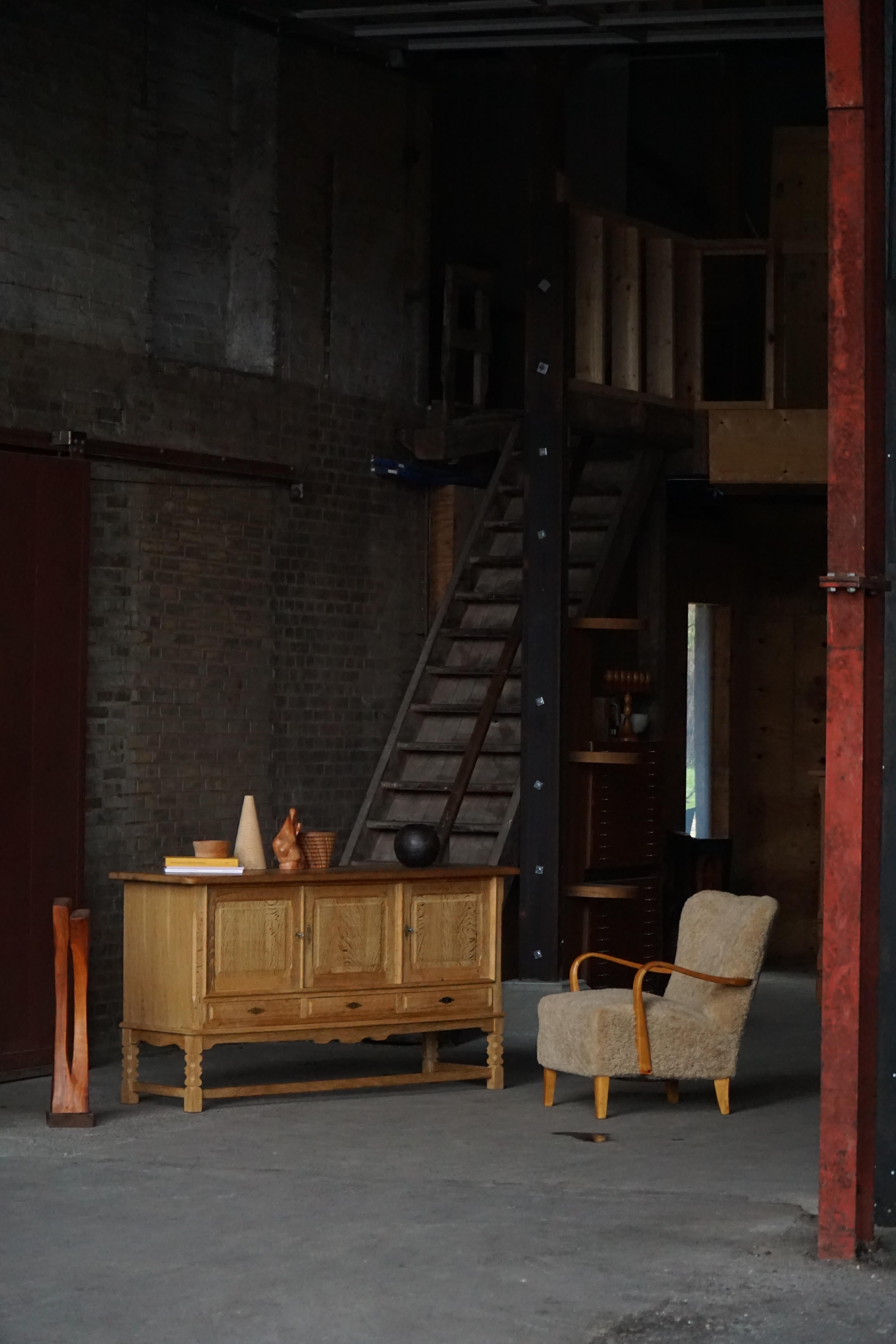 Buffet danois du milieu du siècle, brutaliste, en Oak, Henning Kjærnulf, 1960 en vente 1