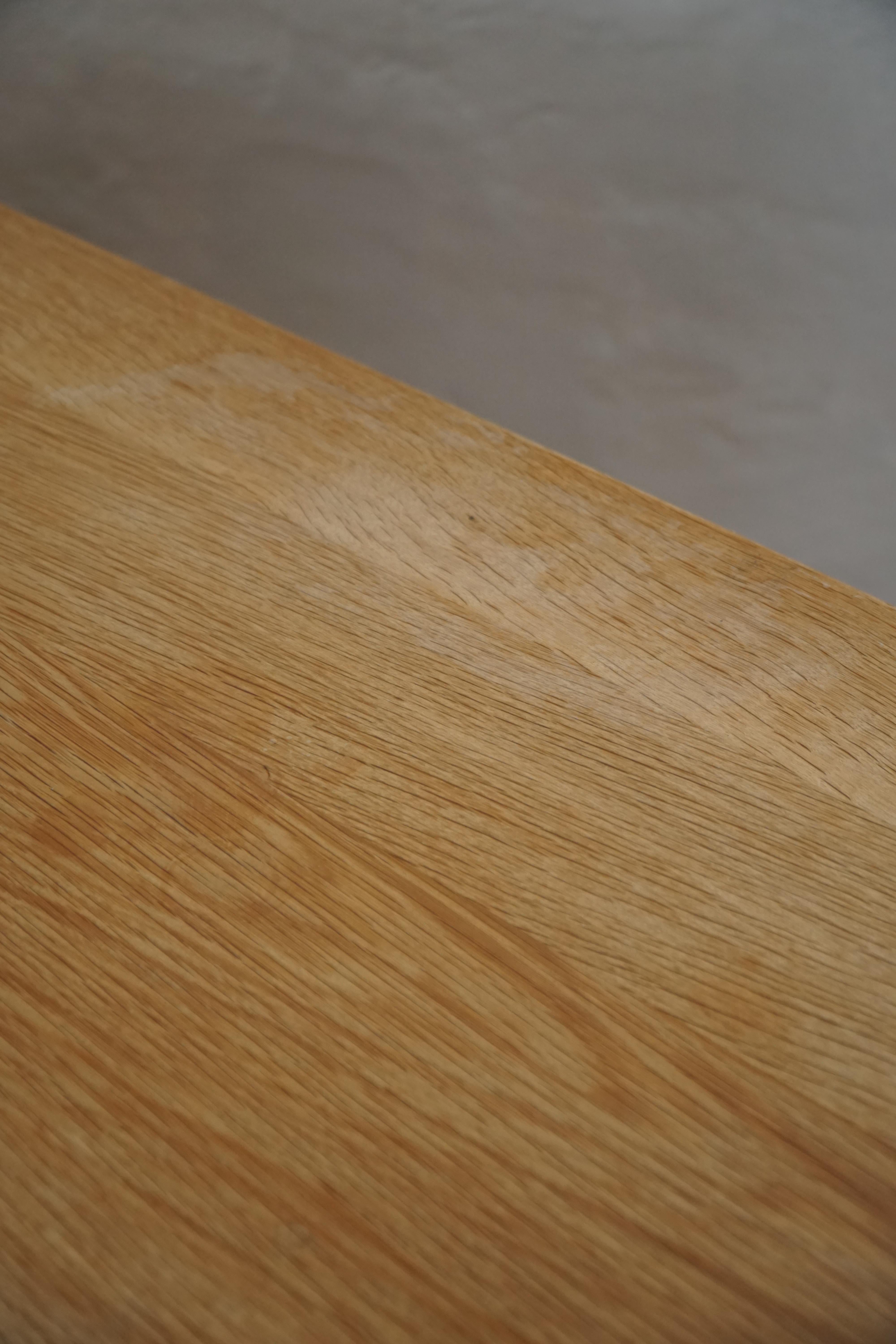 Buffet danois du milieu du siècle, brutaliste, en Oak, Henning Kjærnulf, 1970 en vente 10