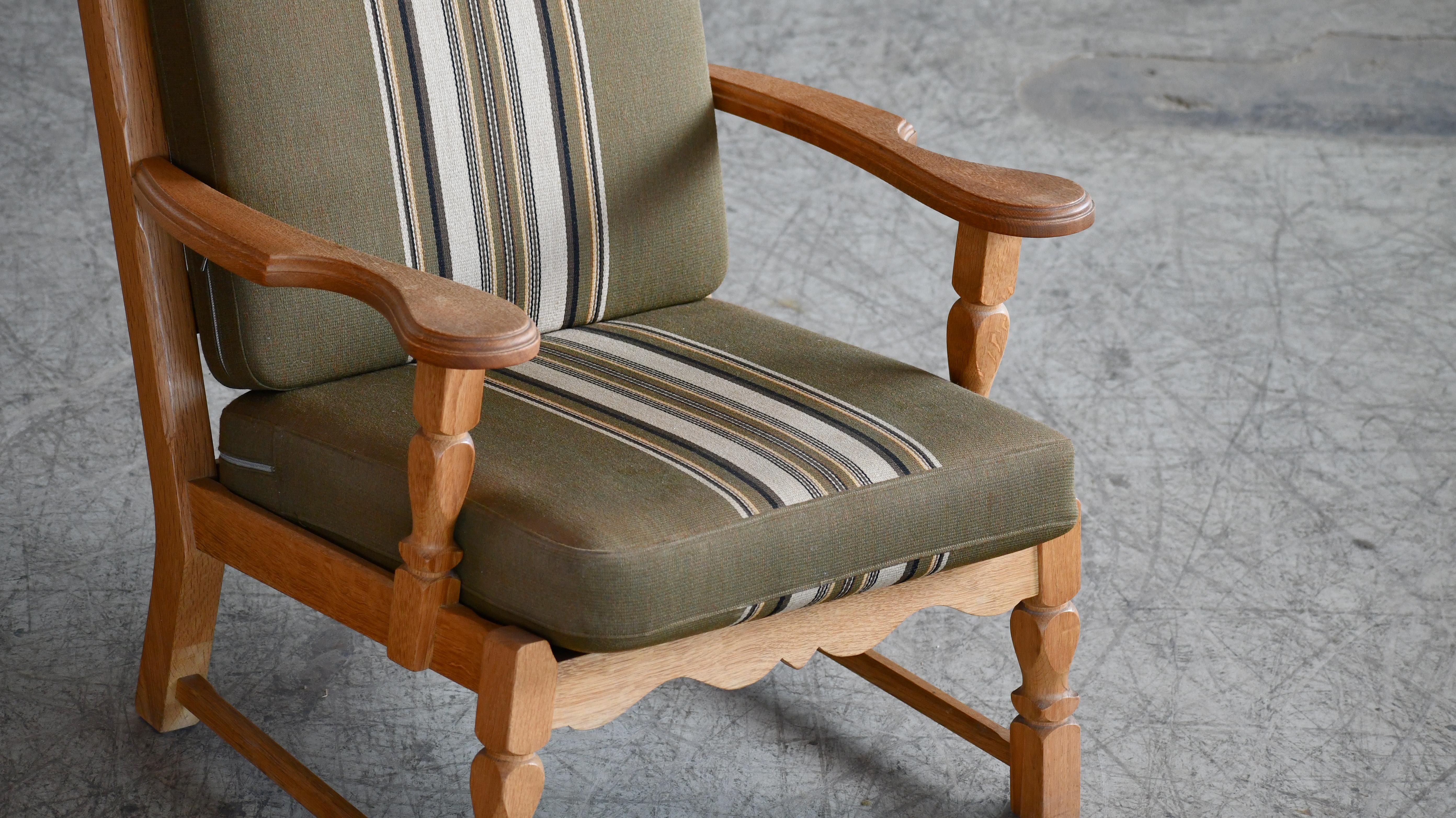Danish Mid-Century Carved Oak Easy Lounge Chairs in Oak by Henry Kjaernulf For Sale 3