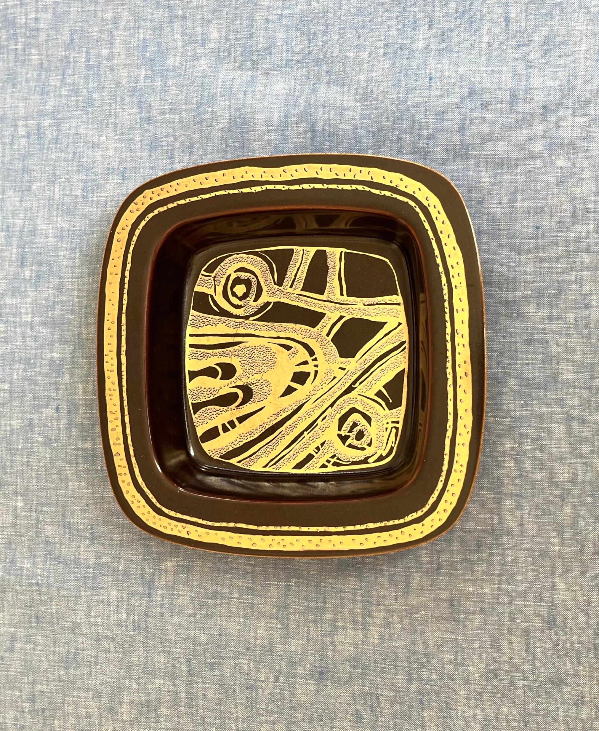 Piatto in ceramica danese di metà secolo Decorazioni organiche di Søholm, anni '60 In condizioni buone in vendita a Frederiksberg C, DK