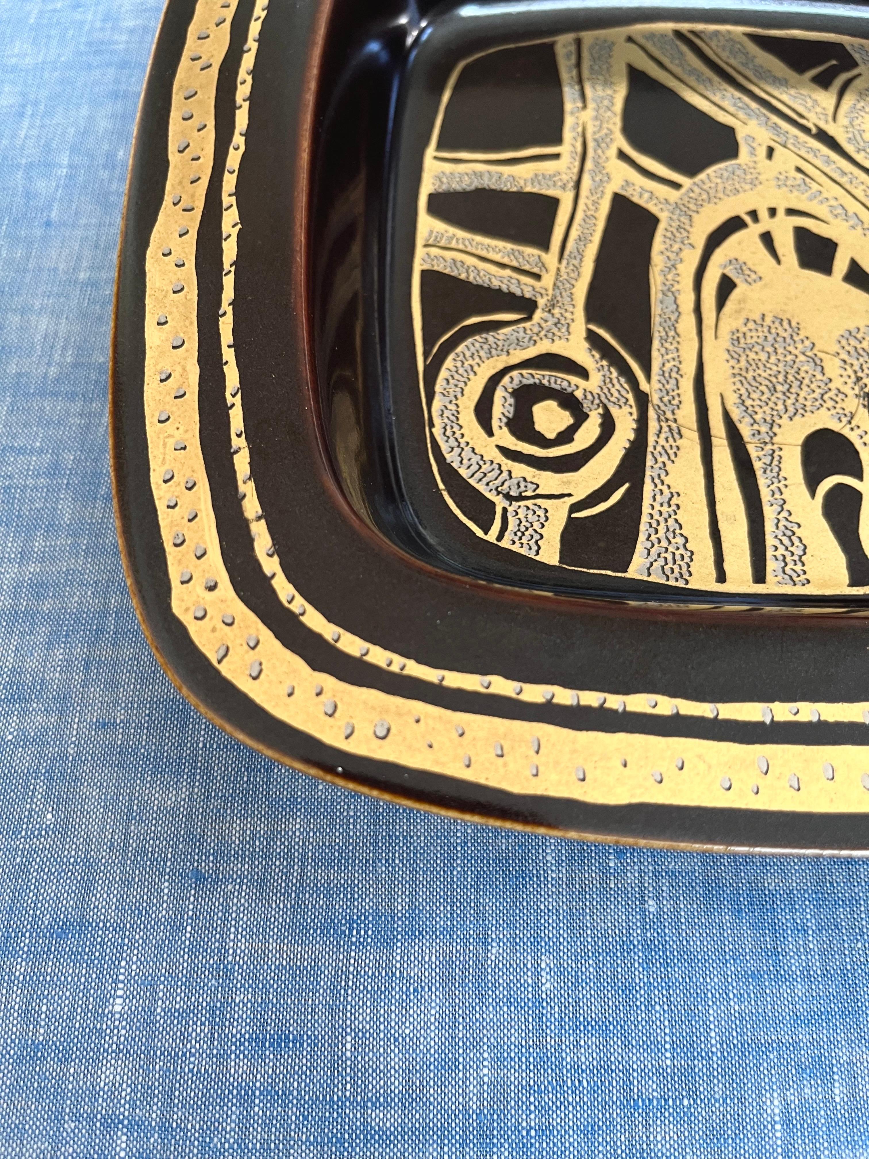 Metà XX secolo Piatto in ceramica danese di metà secolo Decorazioni organiche di Søholm, anni '60 in vendita