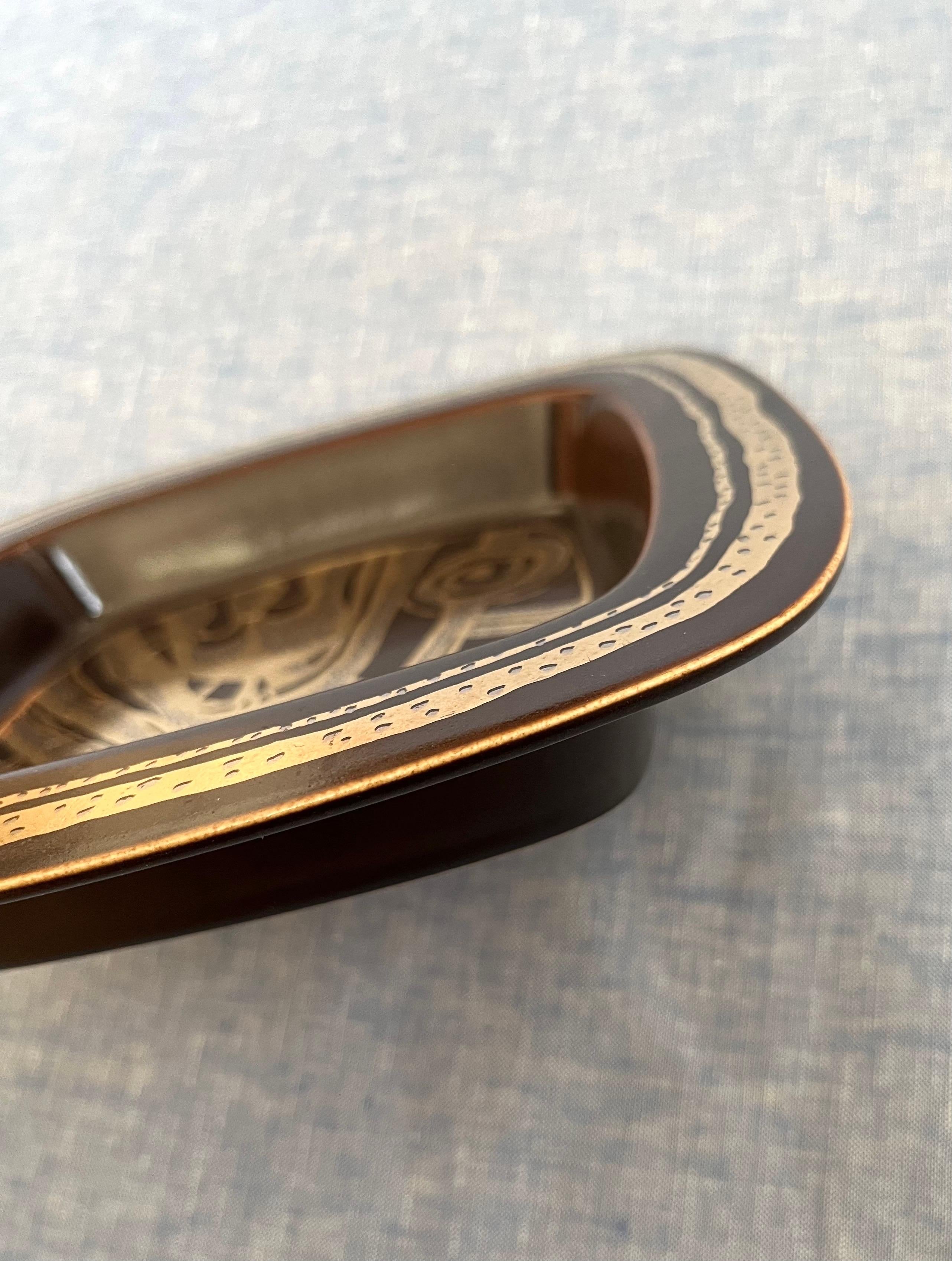 Piatto in ceramica danese di metà secolo Decorazioni organiche di Søholm, anni '60 in vendita 1