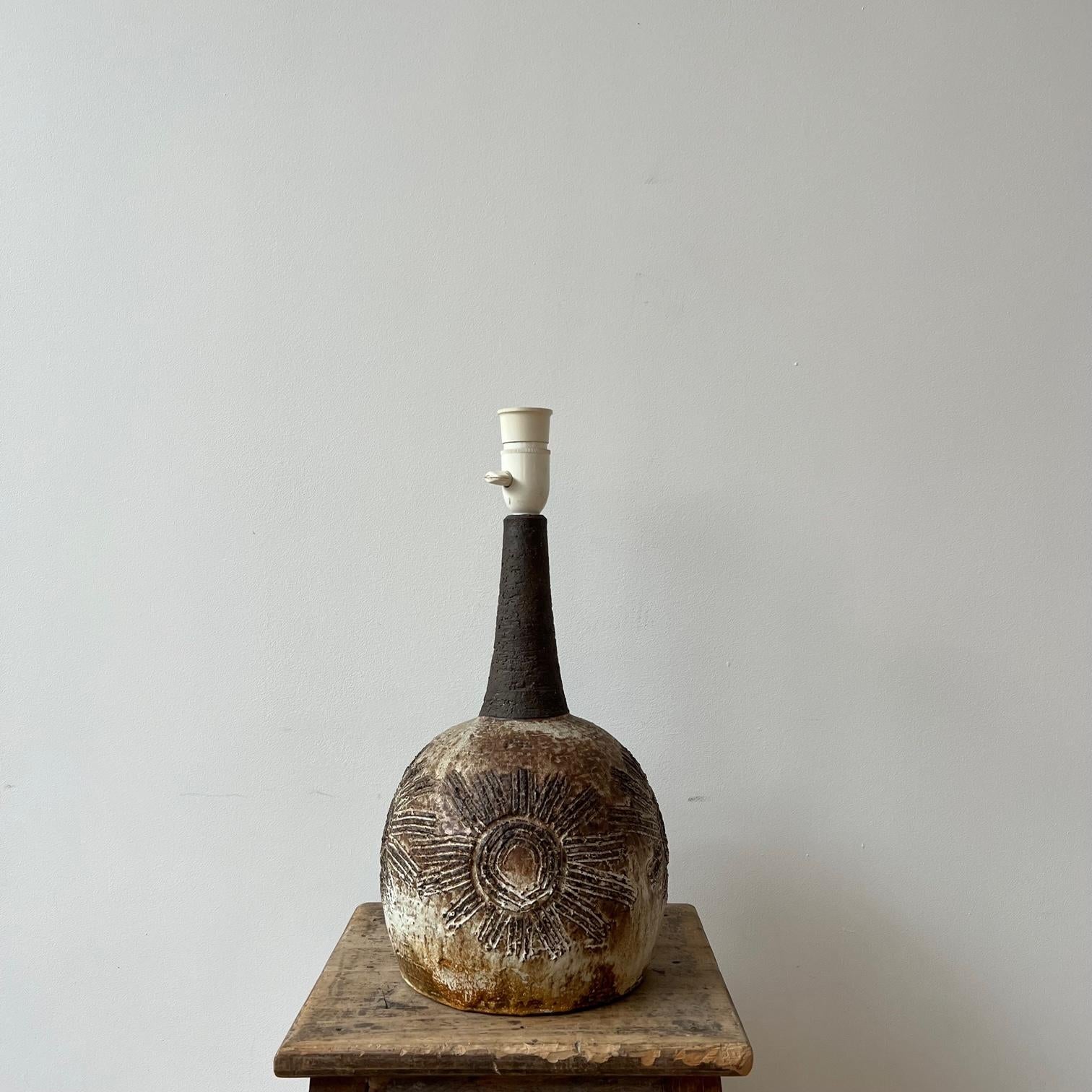An artist made ceramic table lamp. 

Denmark, c1960s. 

Signed to the underside. 

Unusual unique finish. 

Since re-wired and PAT tested. 

Location: London Gallery.

Dimensions: 41.5 height x 21 diameter in cm.

Delivery: POA

 