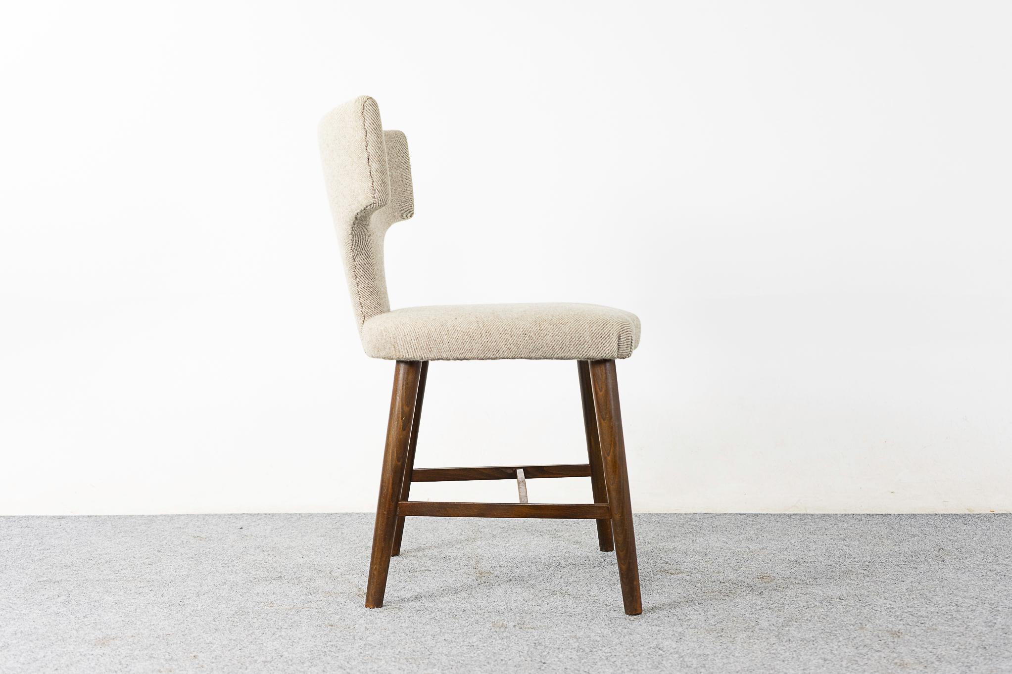  Dänischer Mid-Century-Stuhl  im Zustand „Gut“ im Angebot in VANCOUVER, CA