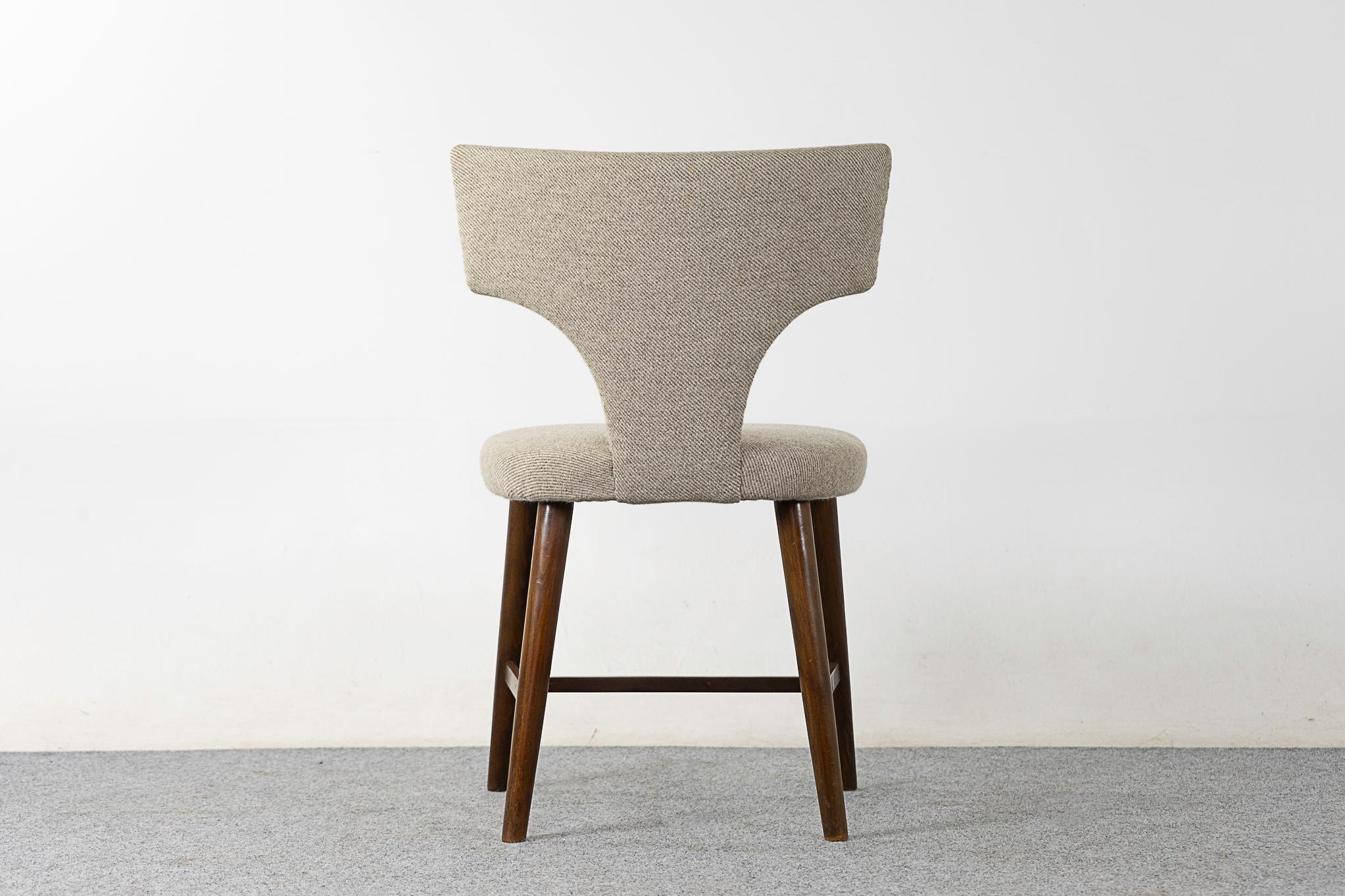  Dänischer Mid-Century-Stuhl  (Stoff) im Angebot