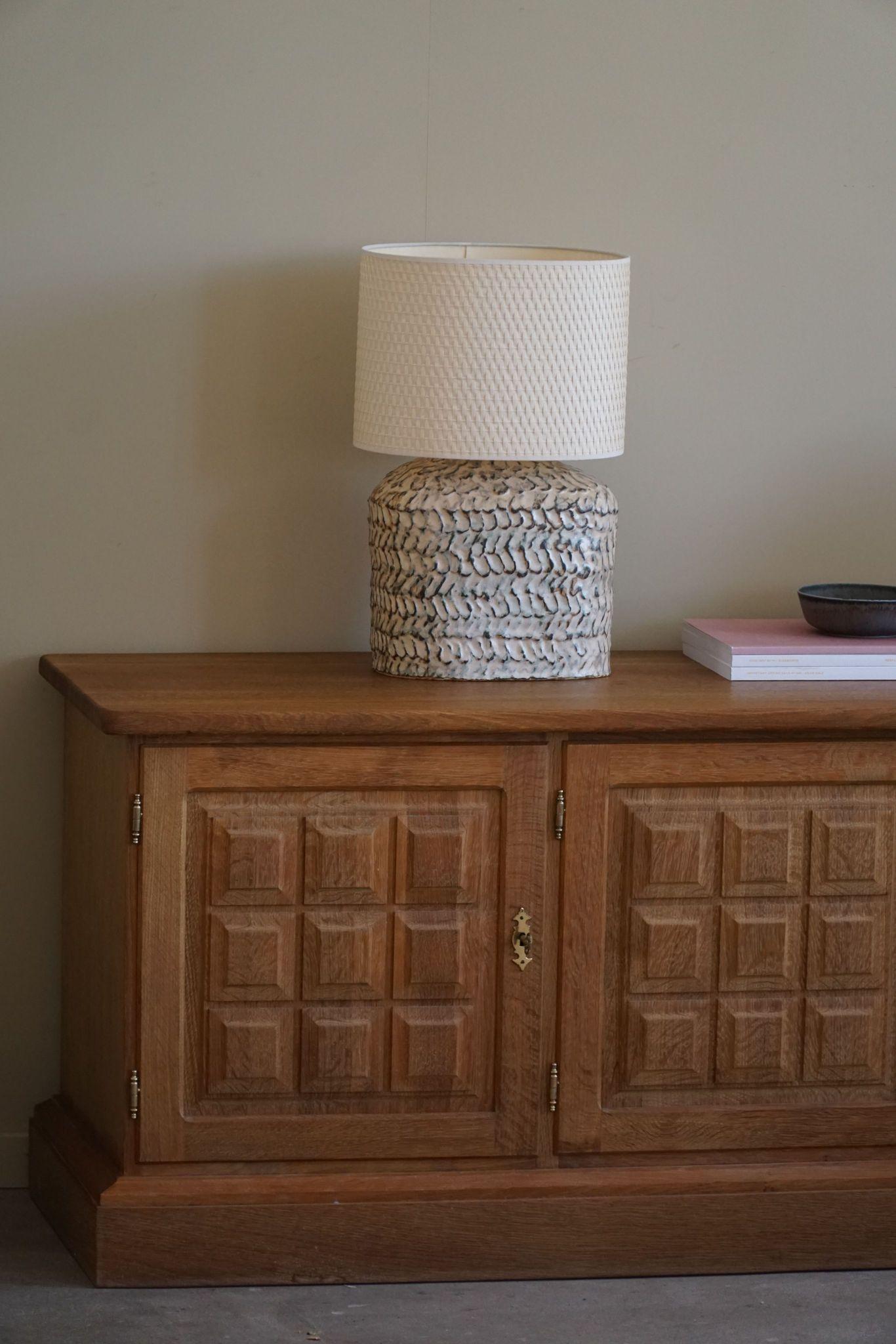 Dänisches Mid Century, Classic Low Rectangular Brutalist Sideboard in OAK, 1950er Jahre im Angebot 6